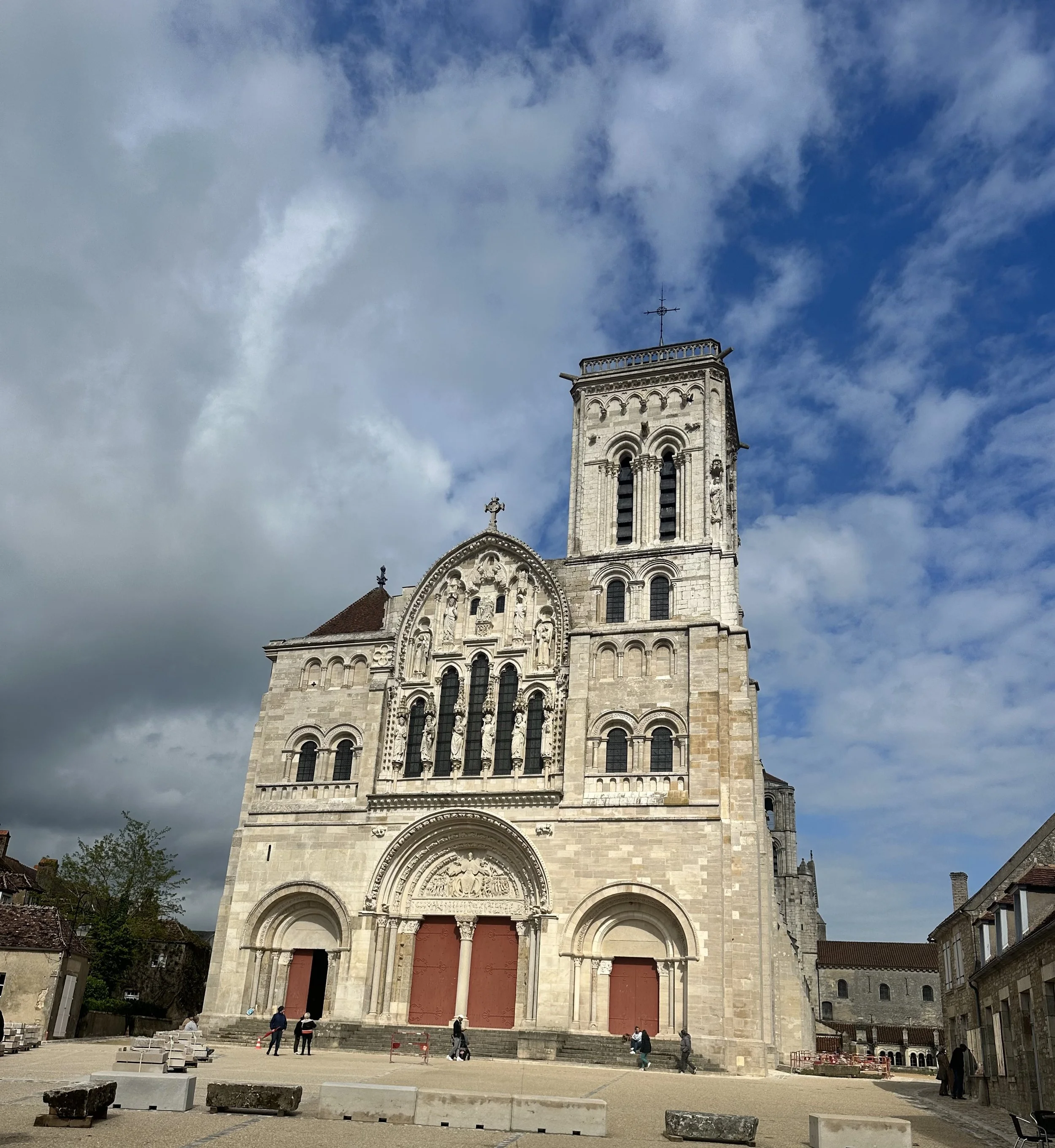 France Vezelay Abbey.jpeg