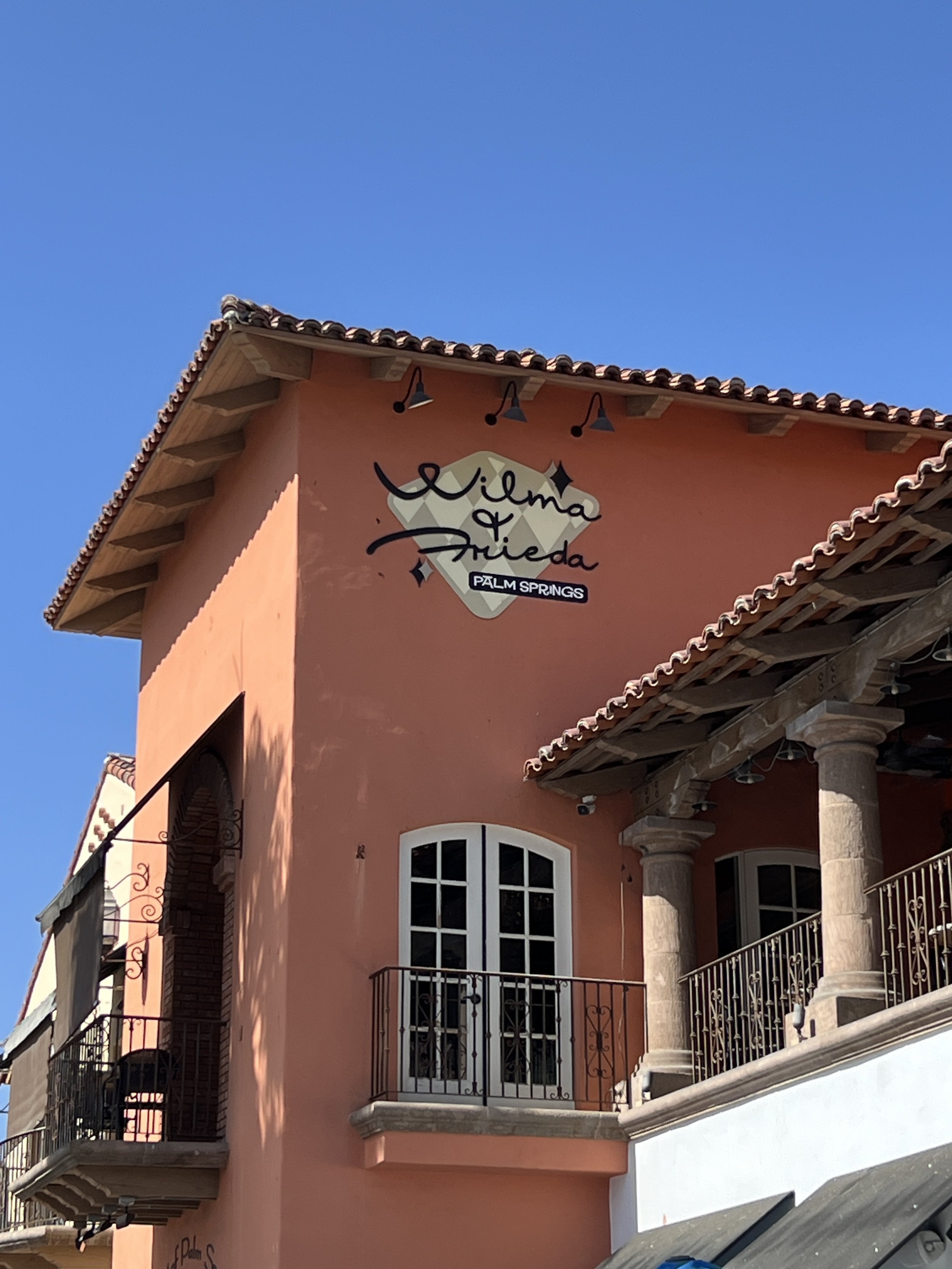 Wilma &amp; Frieda Restaurant in Palm Springs with Retro Sign