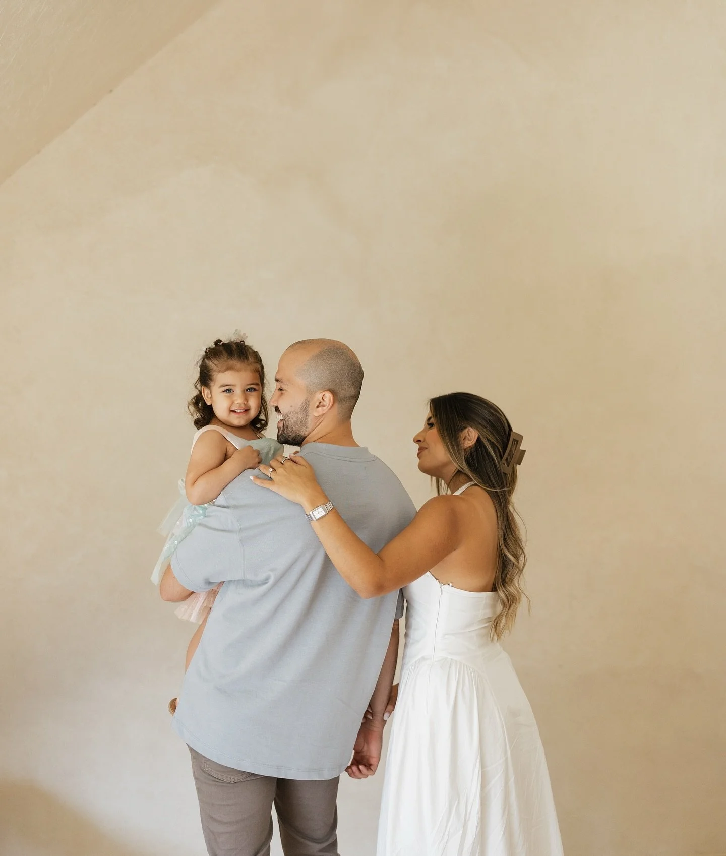 Family photos have my heart! I got to photograph the sweetest family ever! 💛🌼🐝
&bull;
&bull;
&bull;

#FamilyPhotos #FamilySession  #FamilyPhotography #FamilyPhotographer #HoustonPhotographer #TexasPhotographer #LifestyleFamilySession #CandidFamily