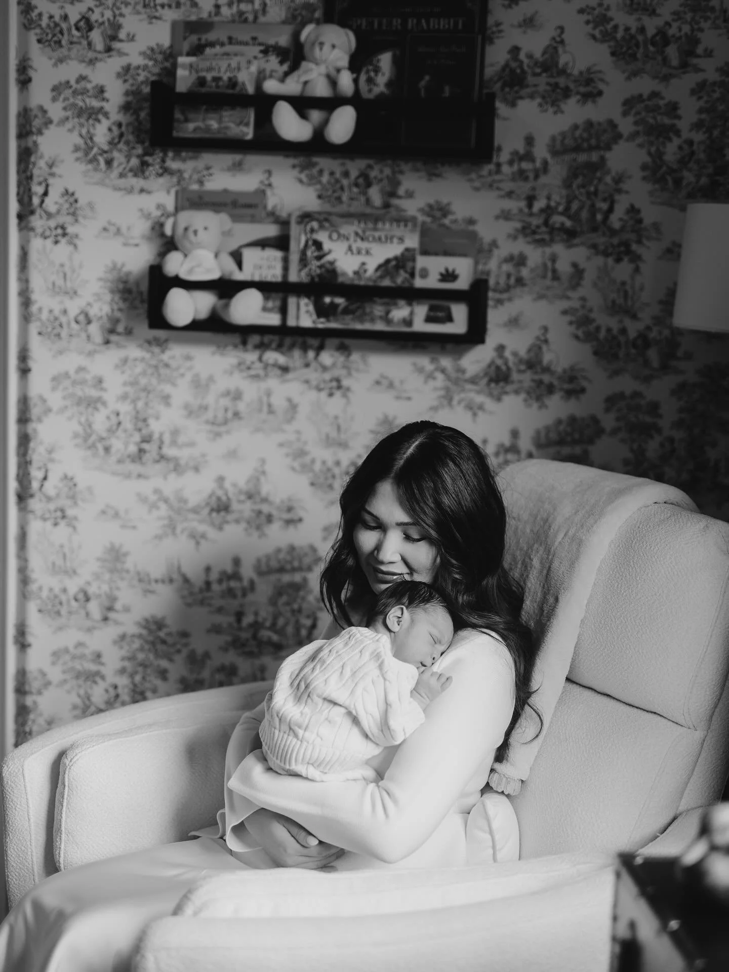 Baby Noah is so loved! Newborn lifestyle sessions always melt my heart. 🧸🩵🍼
&bull;
&bull;
&bull;

#houstonphotographer #Texasphotographer #NewbornPhotography #LifestyleNewborn #NewbornSession #NewbornPhotographer #StudioNewborn #NaturalLightPhotog