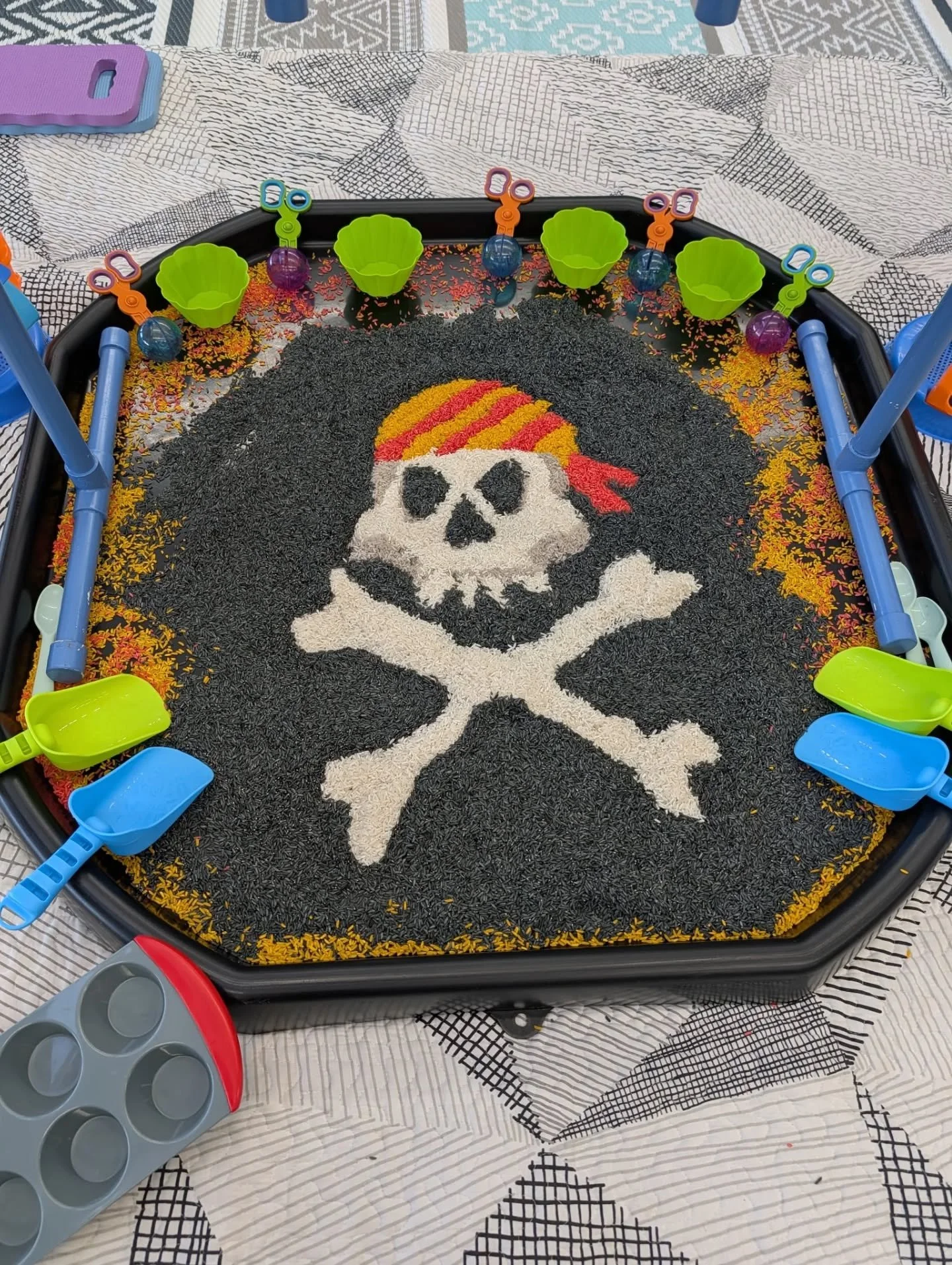 Ahoy, little pirates! 🏴&zwj;☠️

This epic pirate party featured three hands-on sensory stations:
☠️ a pirate skull rice bin
🚢 a pirate ship small world with a blue gelatin ocean
🧊 an ice excavation to rescue frozen buried treasure

And of course, 