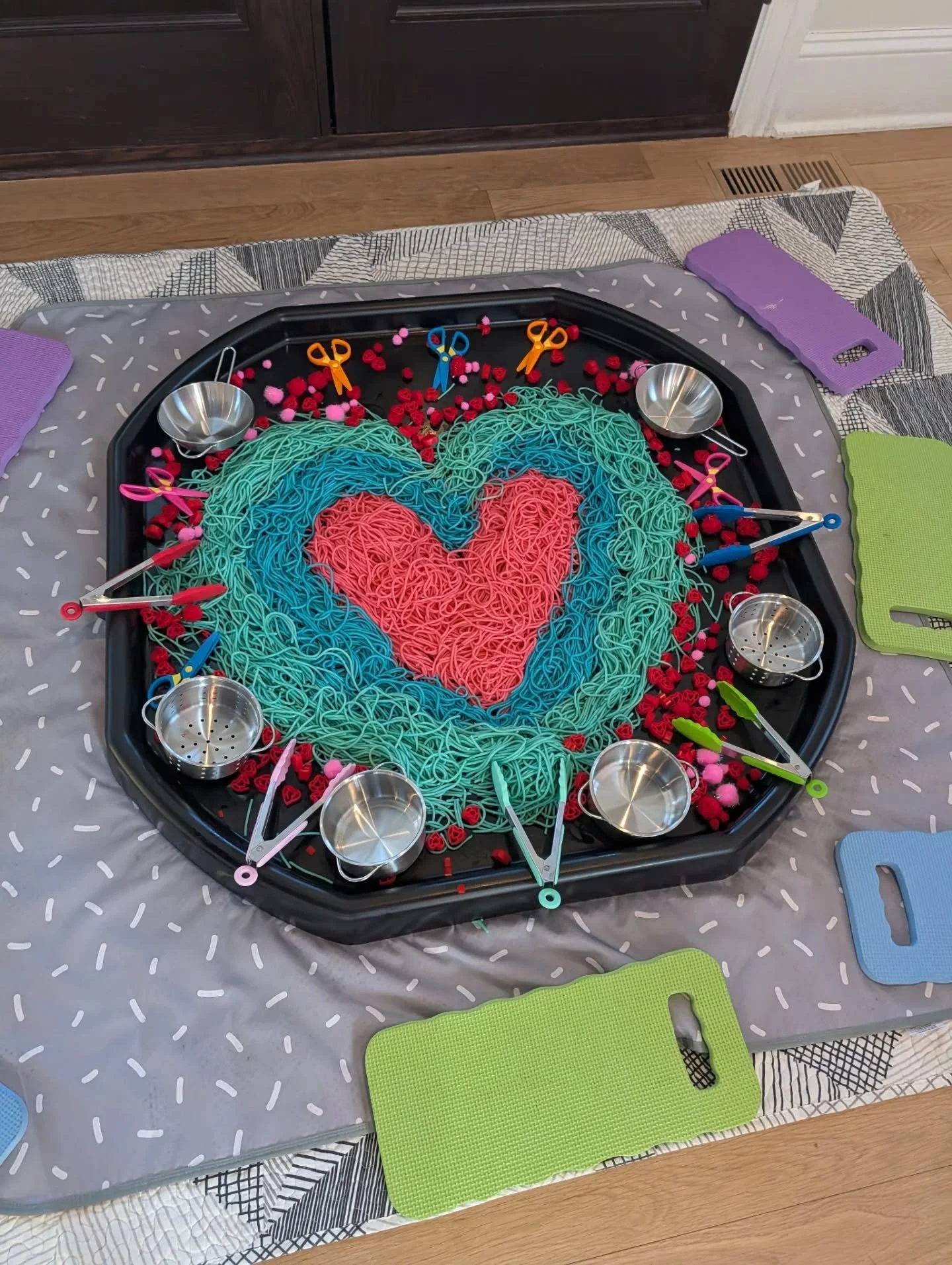 Sensory play that was cuter than cupid 💘
...until our galentines got to work! 😘

kids parties &bull; sensory play &bull; Chicagoland kids activities&bull; toddlers playing &bull; entertaining kids &bull; Chicago's western suburbs &bull; kids party 