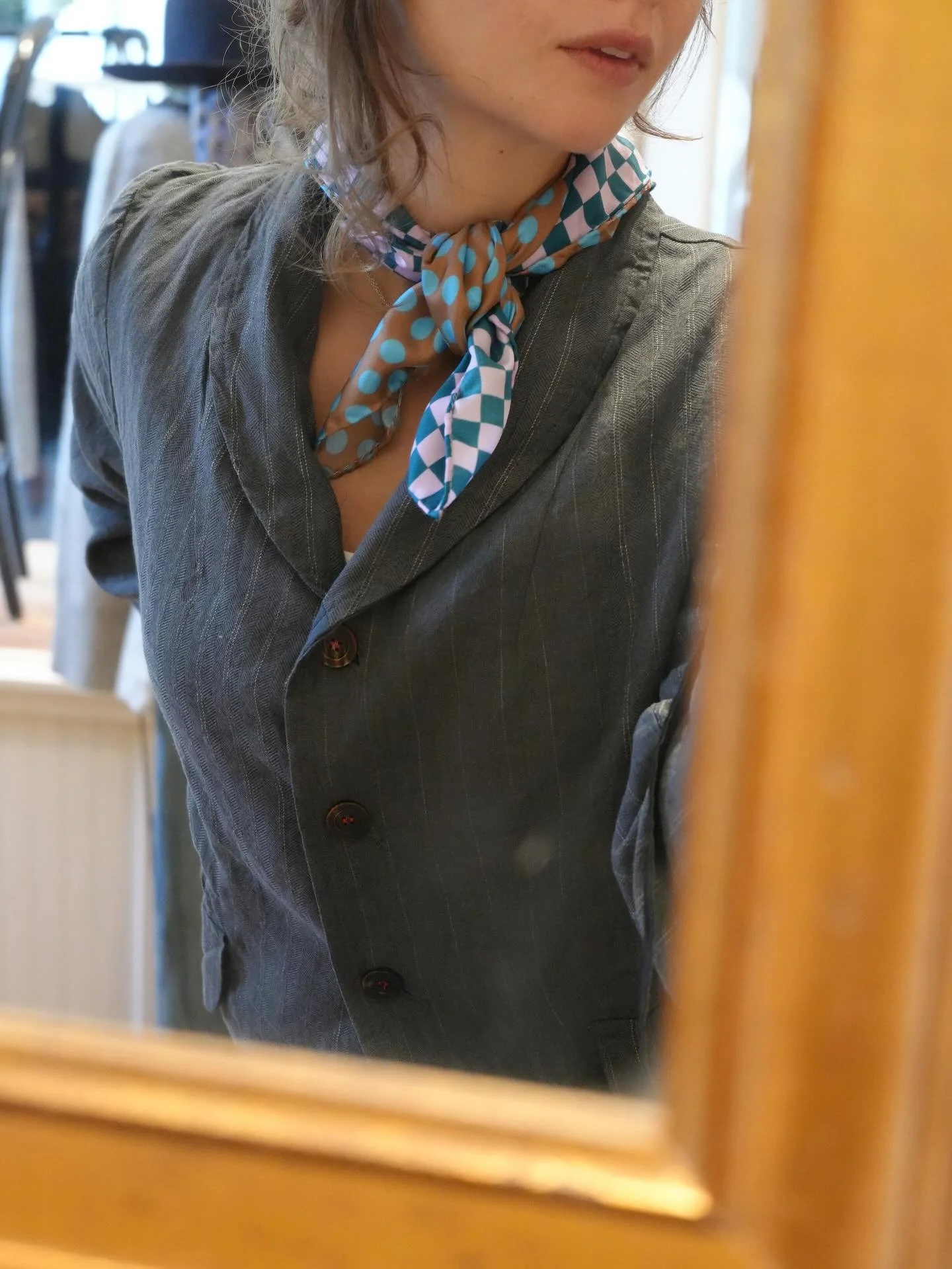 These delicate silk scarves from @epiceparis pair beautifully with some of our favorite tops from @hannohwessel and @brazeautricot. Add a bit of flair to your fall wardrobe this weekend! 🌶️