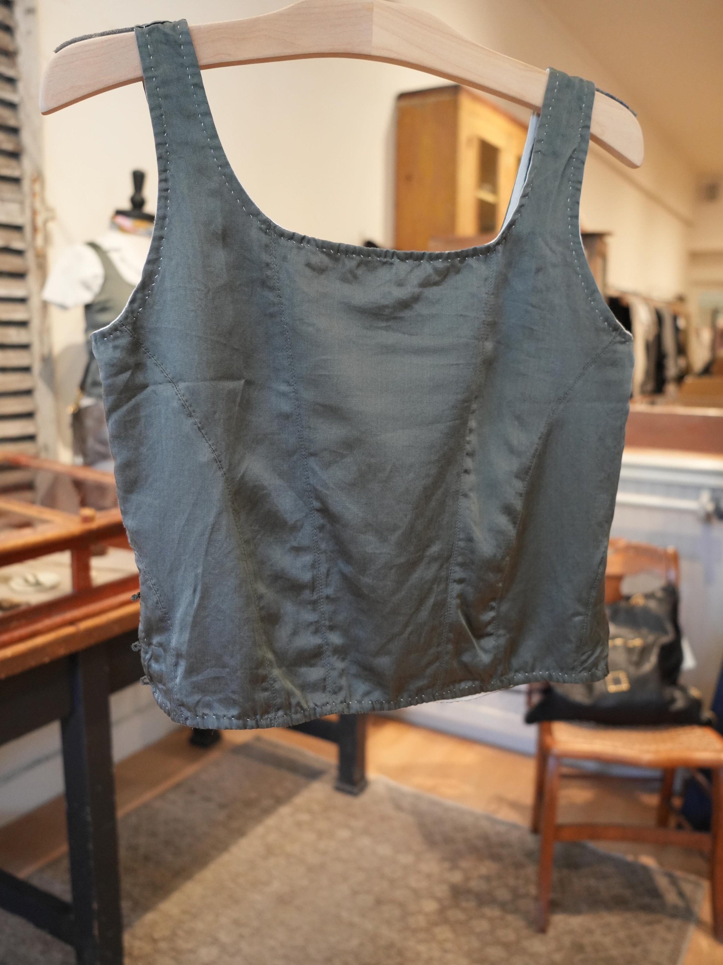 This corset top just in from @sulaclothing has our 💗