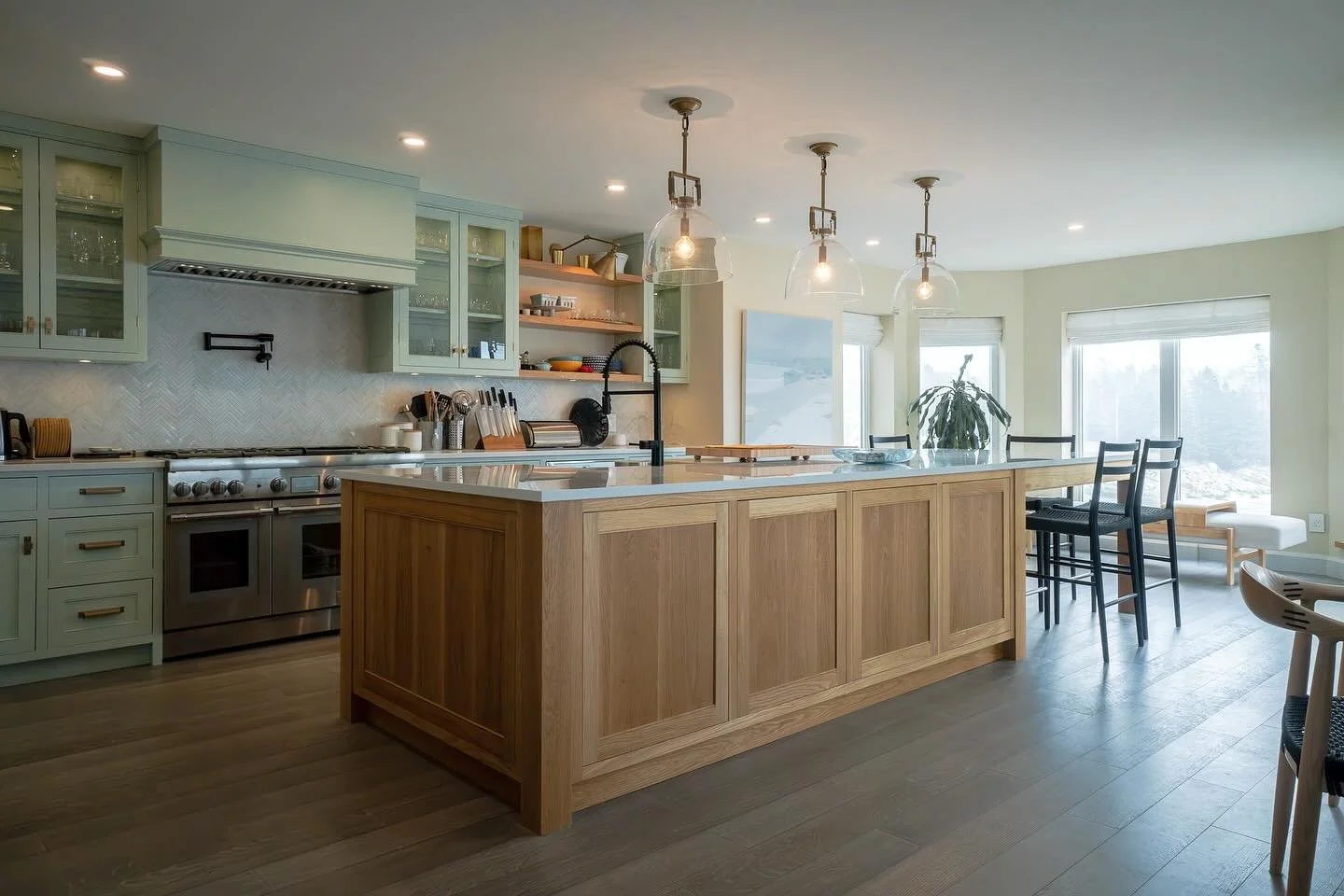 A very special kitchen we worked on with the very talented @svenpavey 
Every part of this kitchen was meticulously crafted and half of the most impressive pieces of craftsmanship you never even see. 
We obviously love being able to bring super cool f