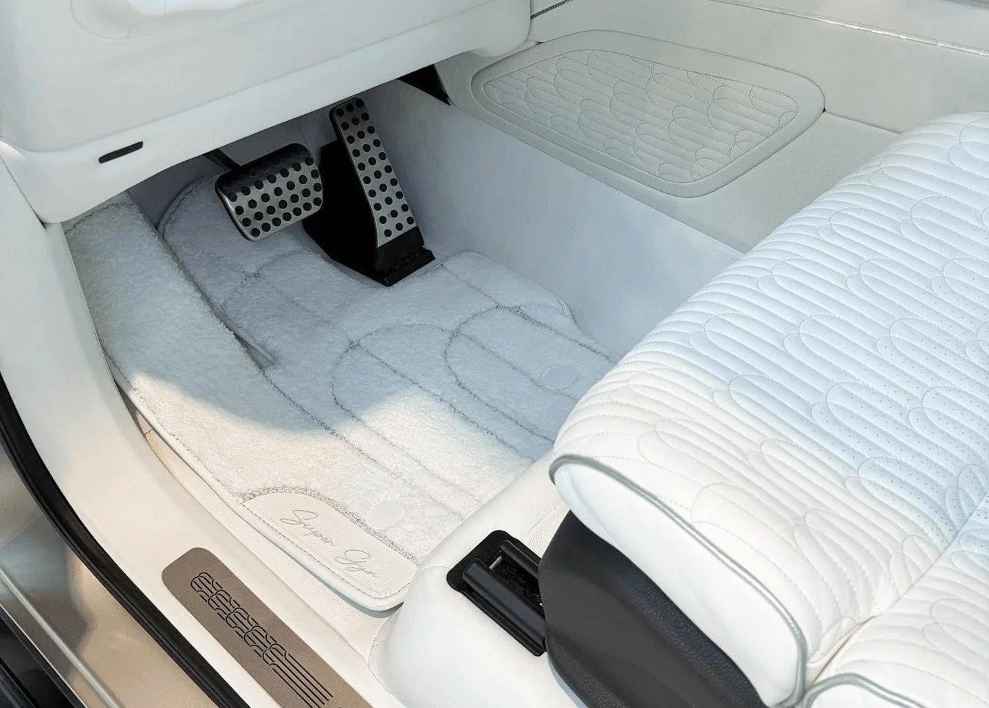 Signature Surfaces: Automotive Interiors Expo Europe