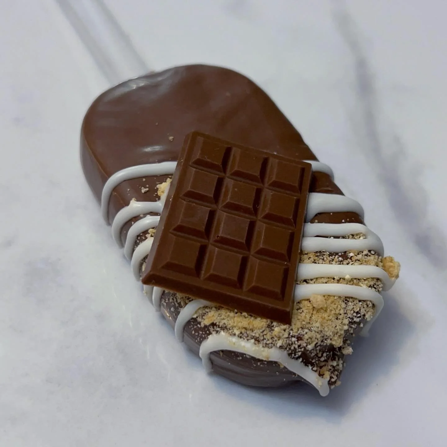 These s&rsquo;more cake pops came out so good! 🤤 
&bull;
#cakepops #tullahoma #middletennessee #partyfavors #summervibes☀️