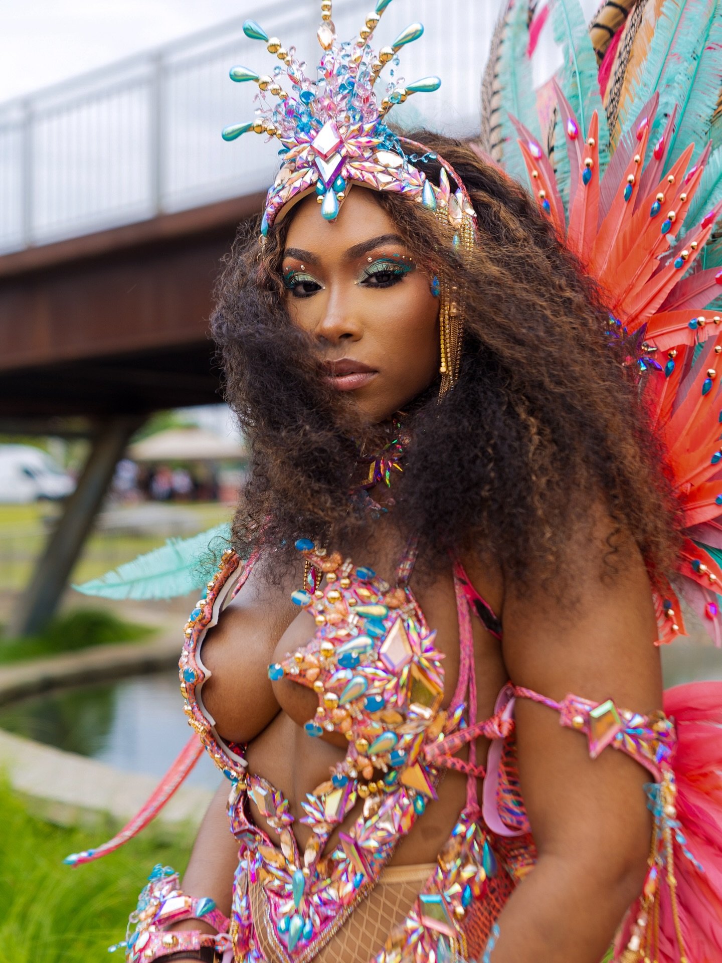 Catch me on de road or not at all 🥳
.
🪶she who wears the feathers 

#atlantacarnival #atlantacarnival2025 #carnivalcostume #savagemasproductions #socaislife #socaparty #socafete #megalook #megalookhair