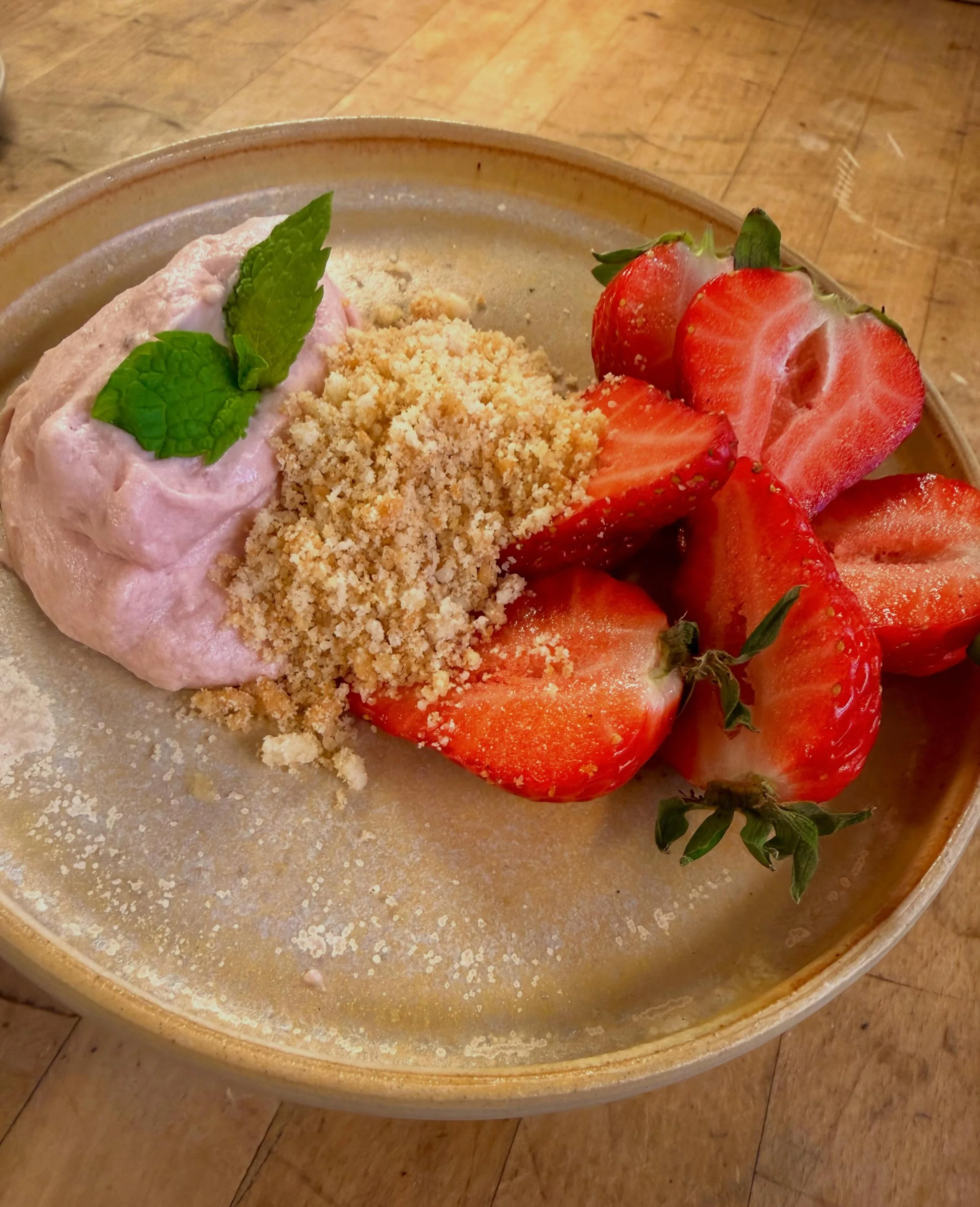 Ig&aring;r provlagade vi p&aring; Egils k&ouml;k m&aring;nga olika streetfood-r&auml;tter till en estnisk eventfirma. De kommer med en f&ouml;retagsgrupp p&aring; 1800 personer (!!!) till Visby i sommar..

Mycket gotl&auml;ndskt, samt svenska klassik