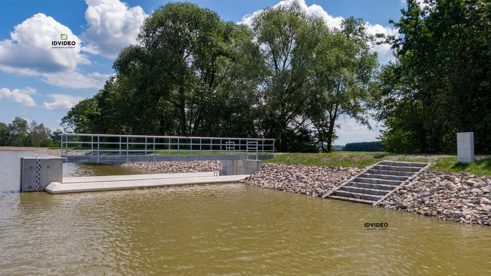 Tisíce tun bahna a osm měsíců práce