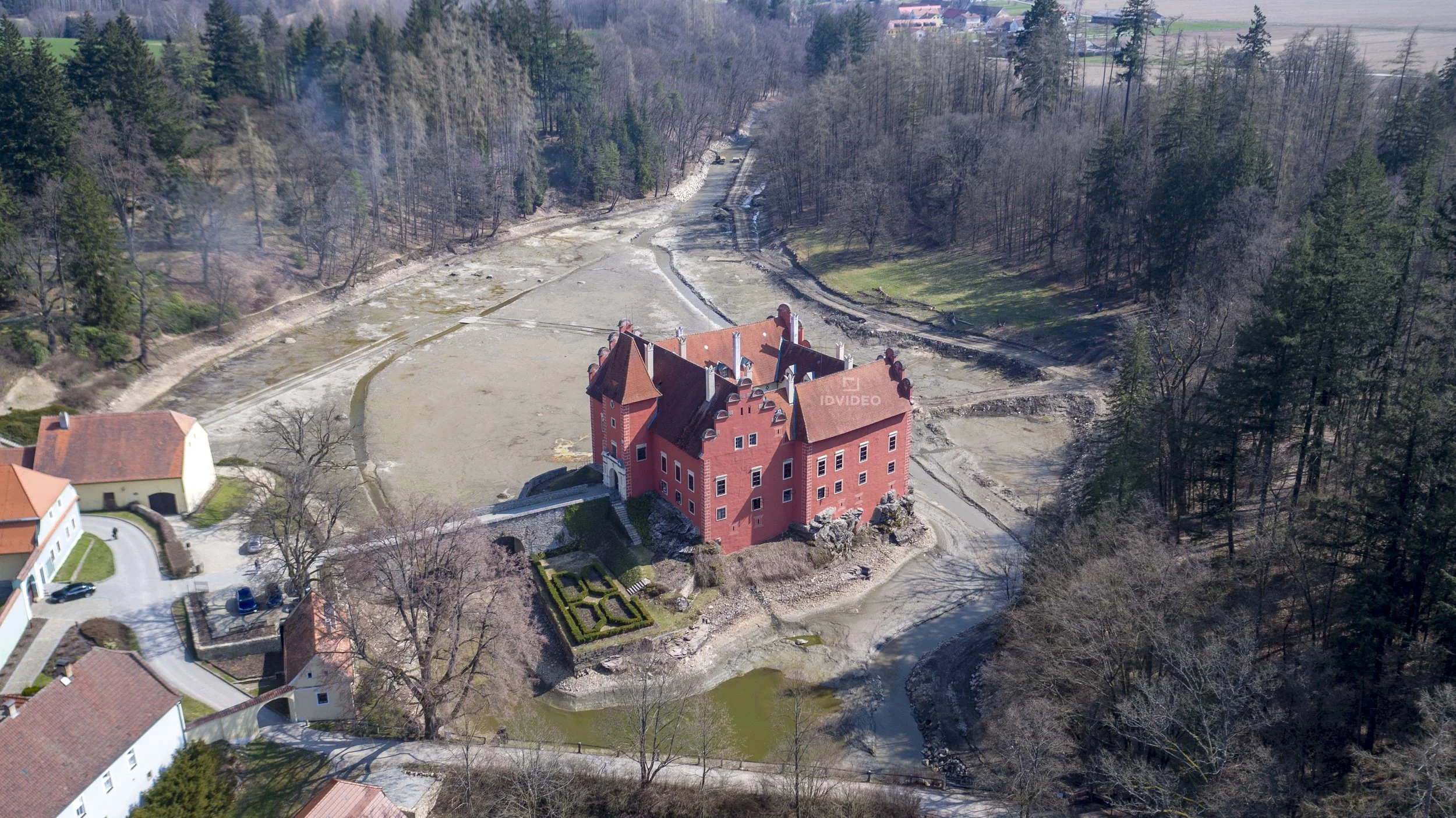 Zámek Červená Lhota