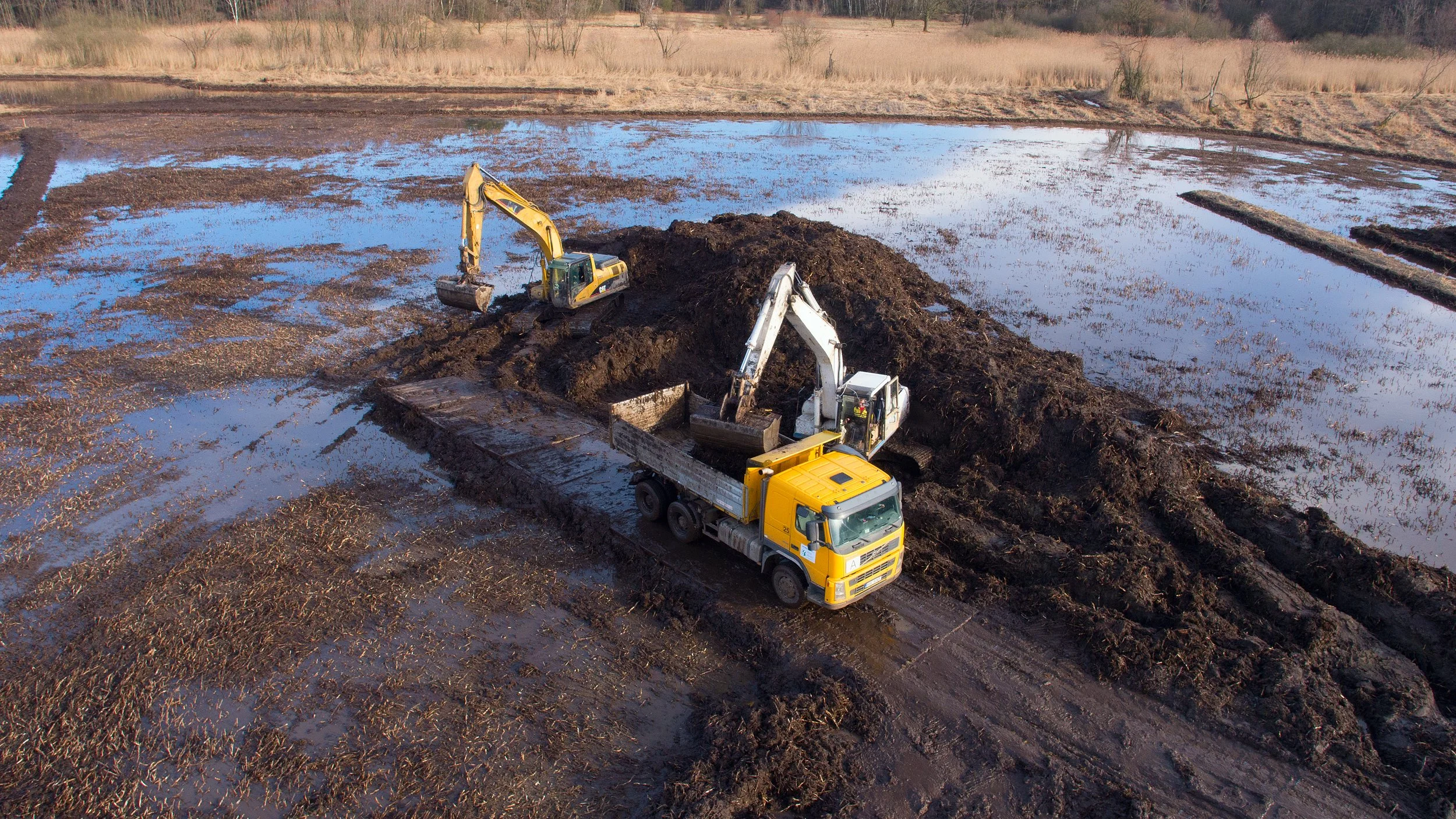 Ochranáři odbahňují Bohdanečský rybník