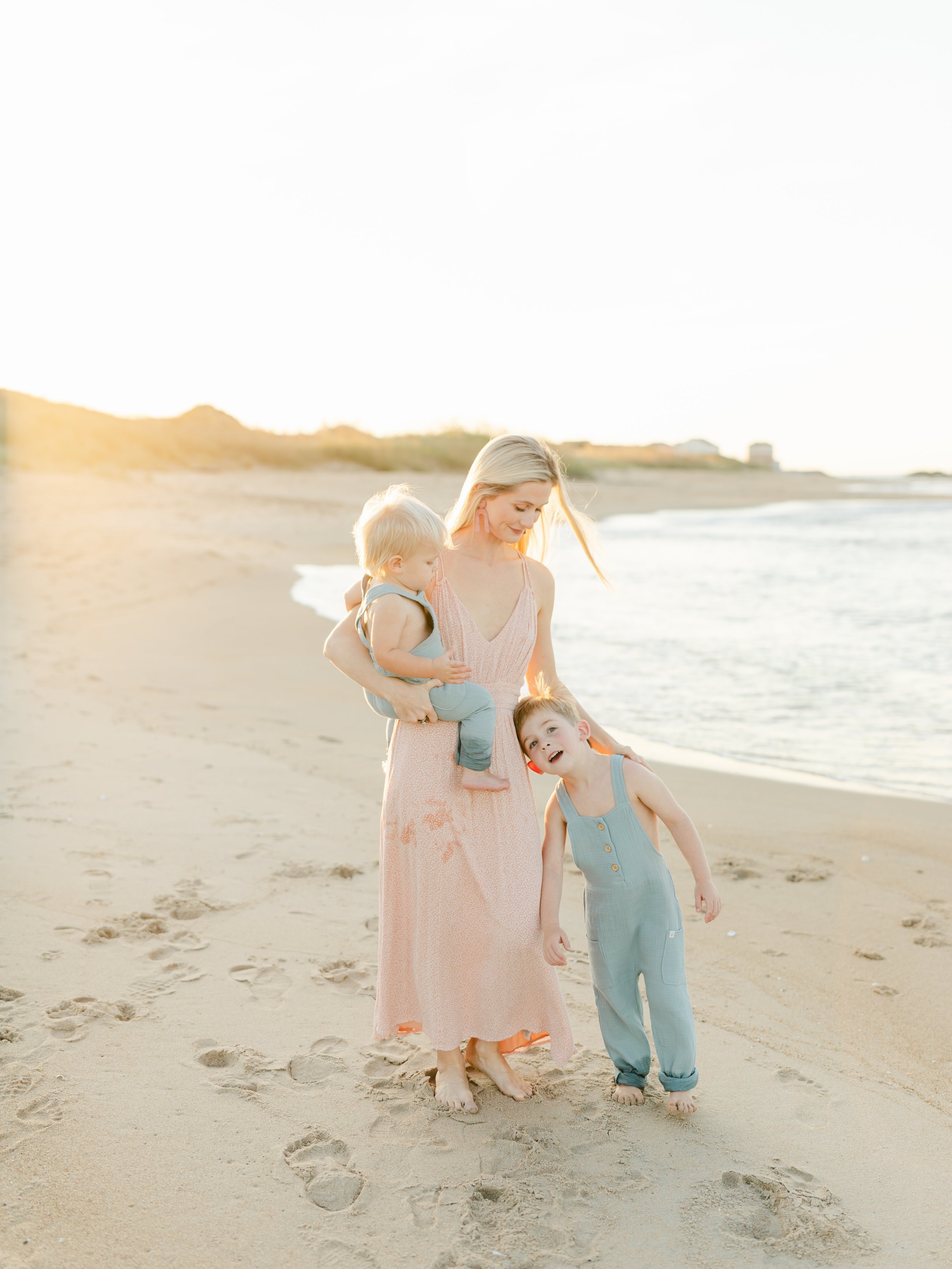Best Photo Locations in Virginia Beach for Family, Maternity, and Couple Sessions