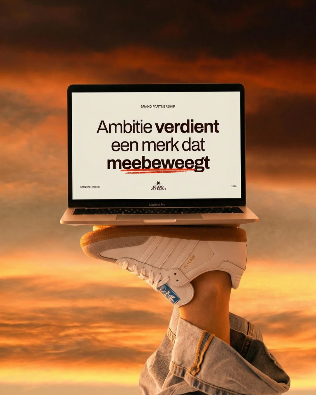 Some ideas need more than one mind 🤎

Na elk brandingproject merkte ik hetzelfde.

Ik was volledig invested geraakt in het merk. Niet alleen in de visuals, maar in de identiteit. In het gevoel dat het merk moest oproepen. In hoe het zich moest beweg
