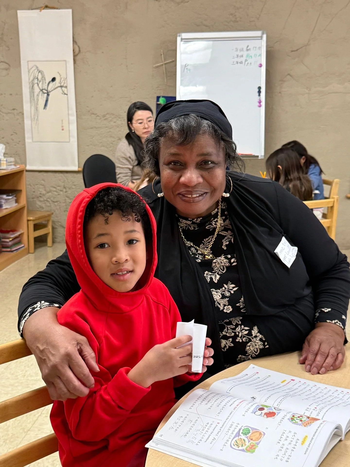 We had Grandparents day at both campuses this week!
Our students of every age group enjoyed showing their grandparents and grand-friends their hands-on way of learning! 📚🧑&zwj;🏫
#InterculturalLearning #YouthLeadership #CommunityEngagement #Celebra