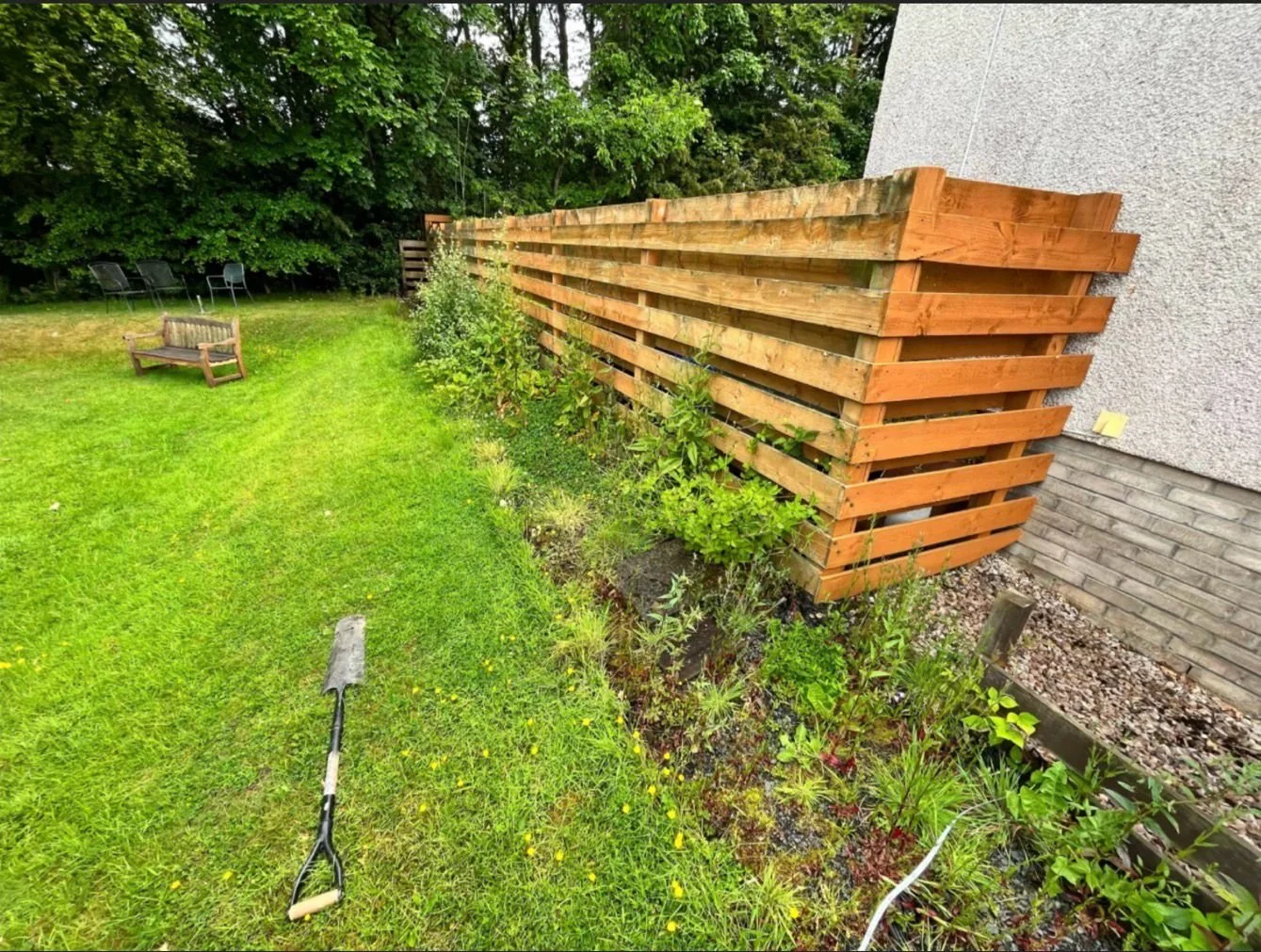 Photo of a badly maintained flower bed.