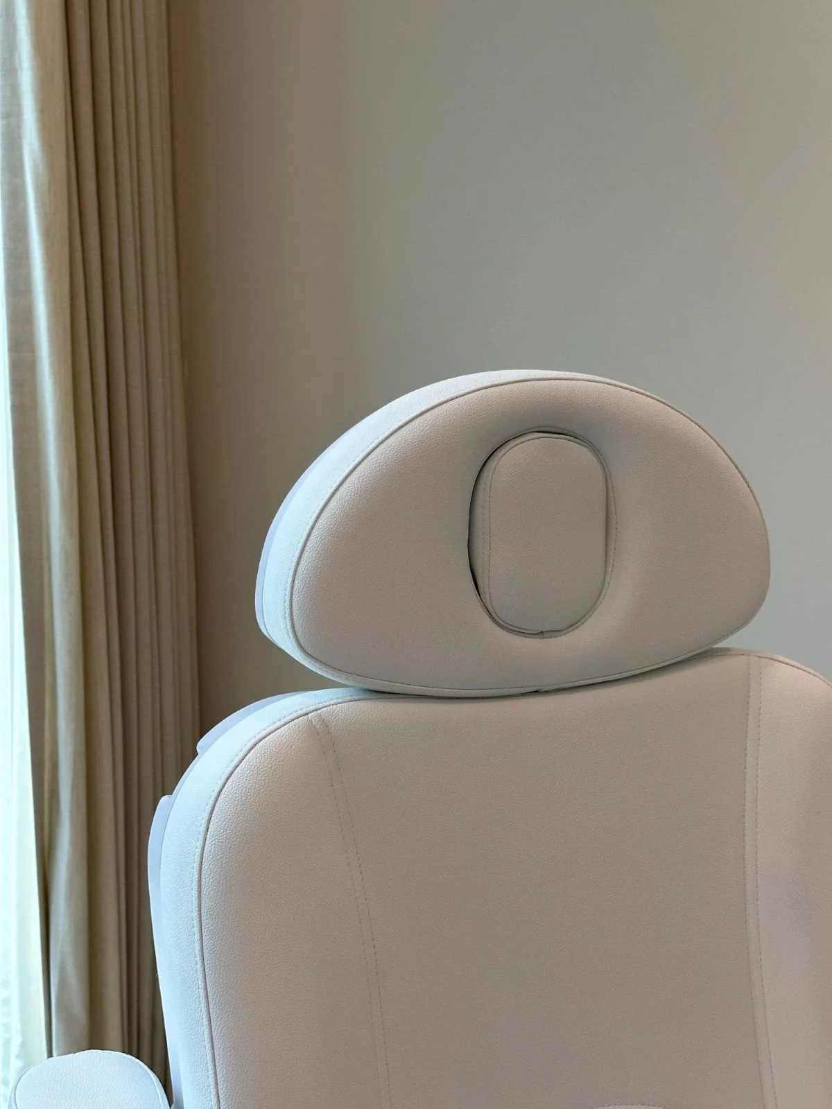 cream-leather-chair-headrest-cream-curtains
