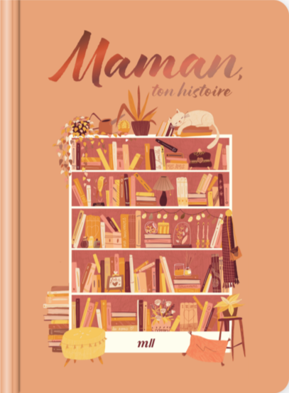 Une illustration d'étagère remplie de livres et d'objets décoratifs, avec le texte "Maman, ton histoire" en haut.