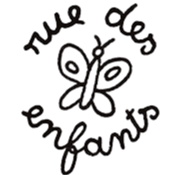 Logo illustré d'un papillon avec le texte 'rue des faunsts' en boucle autour.