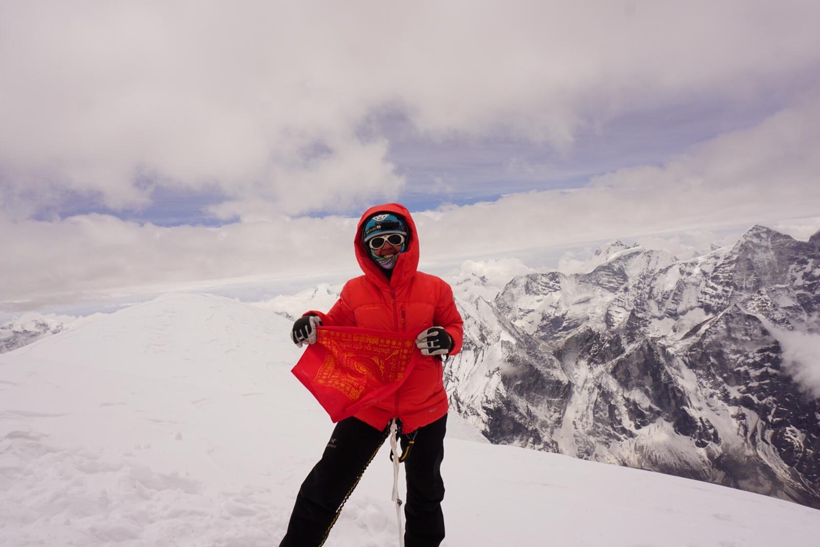 Ama Dablam: Olga Dobranowski's Solo Summit Success for the Wongchhu Sherpa Memorial Hospital