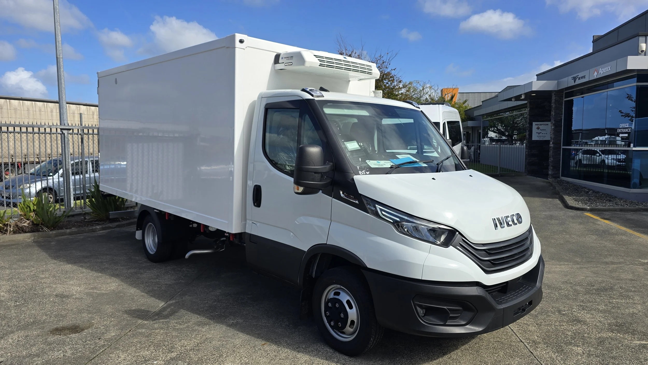 Apexx isothermal chiller truck body Iveco (9).jpg