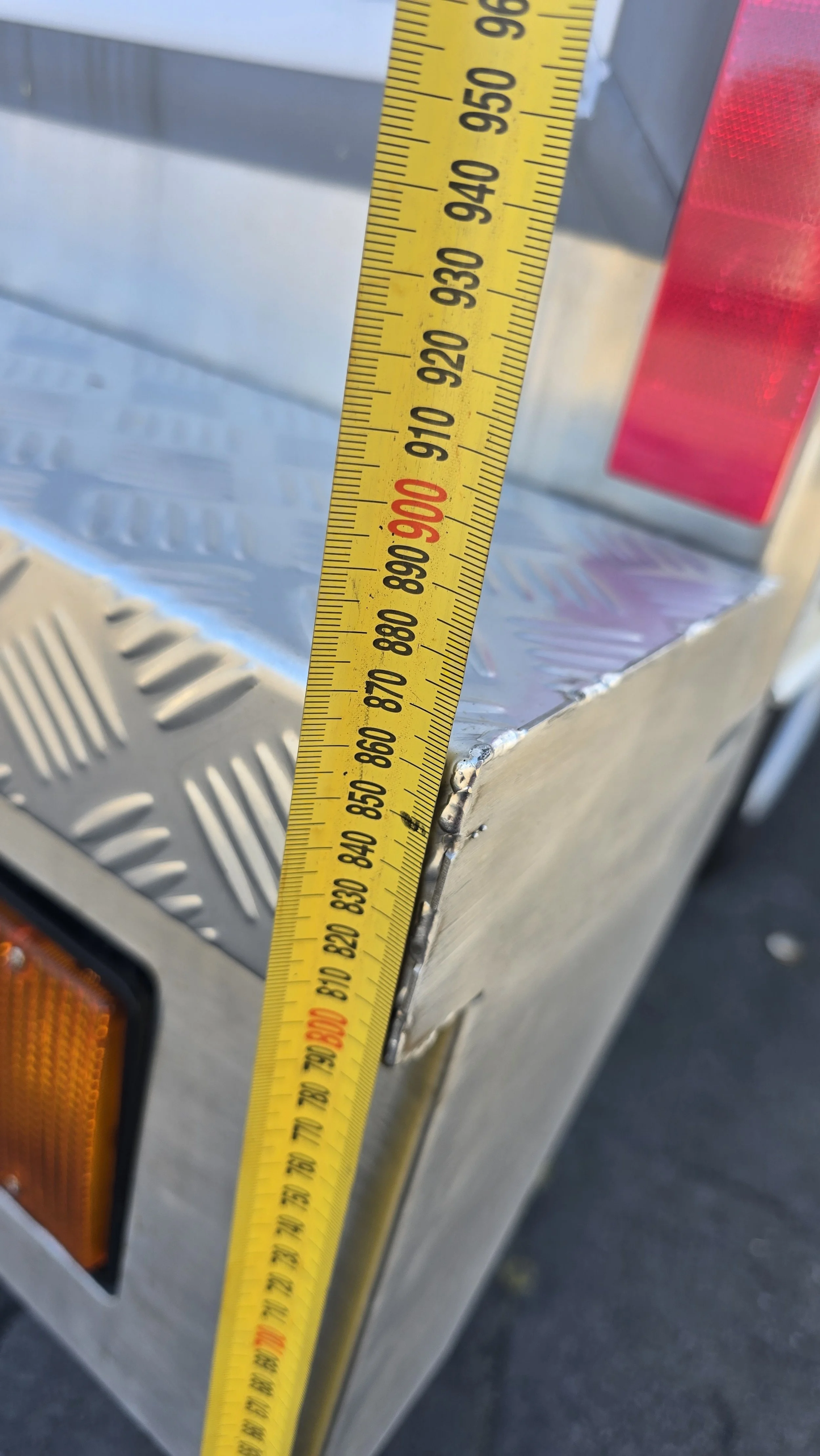 Apexx Isuzu NLR demo truck (3).jpg