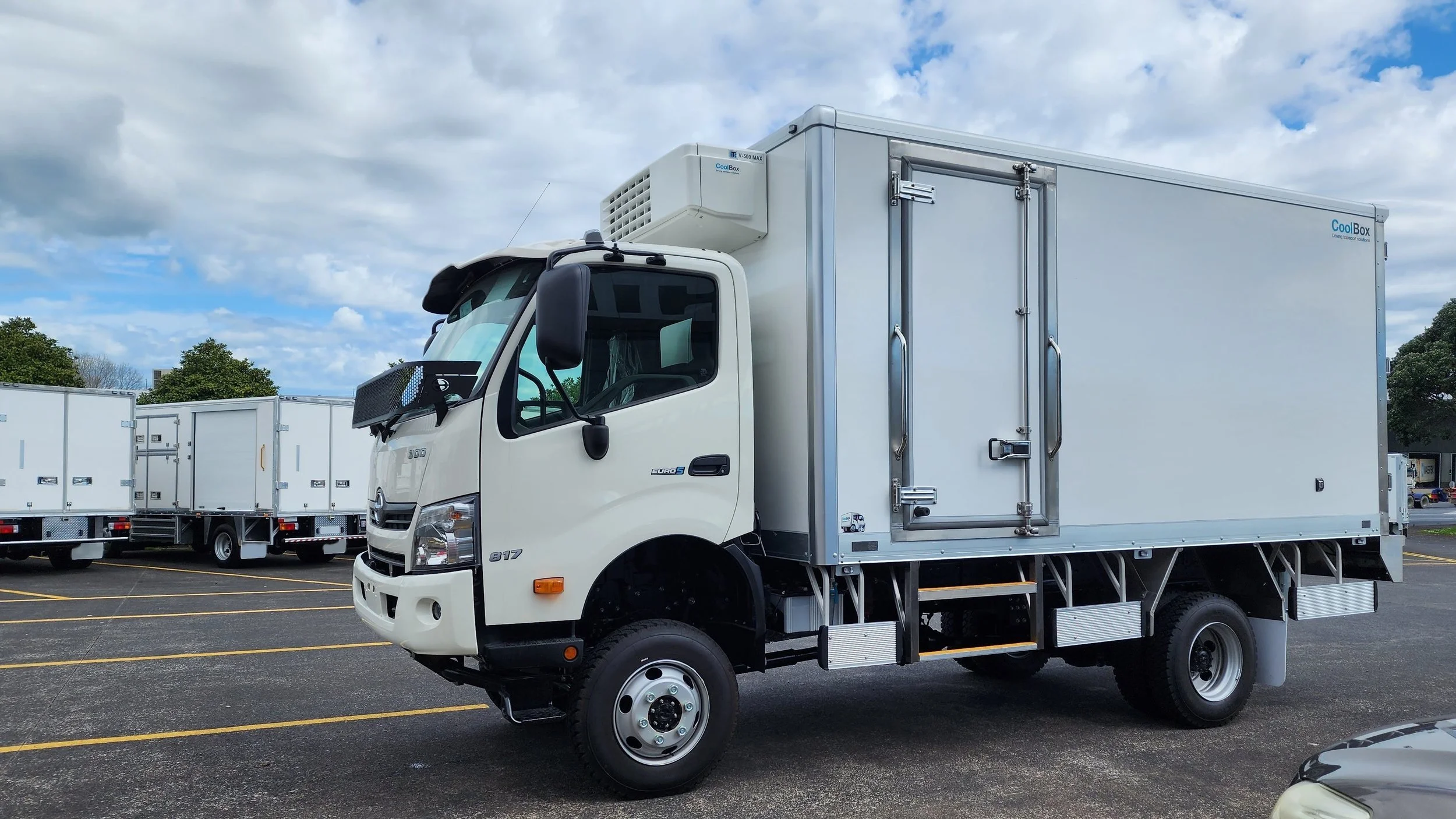 Apexx_hino_817_coolbox+(94).jpg