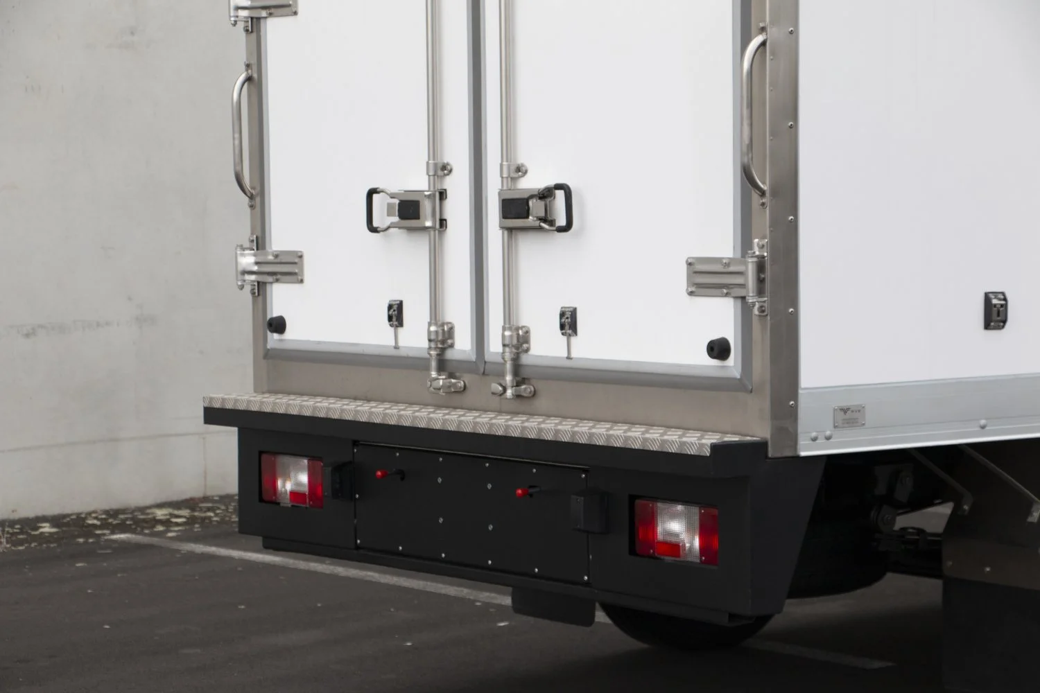 Apexx_CoolBox+on+LDV+Electric+Truck+4.jpg