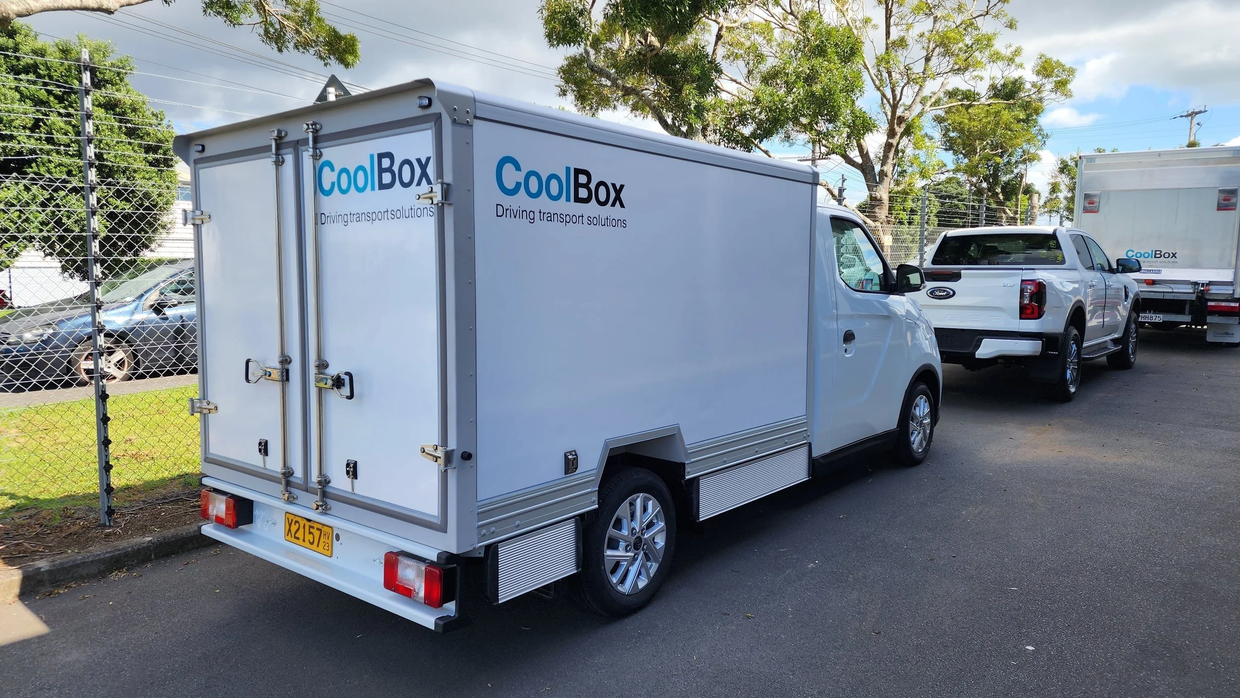Apexx_coolbox_ldv_e_deliver_3_cab_chassis_box_body+(21).jpg