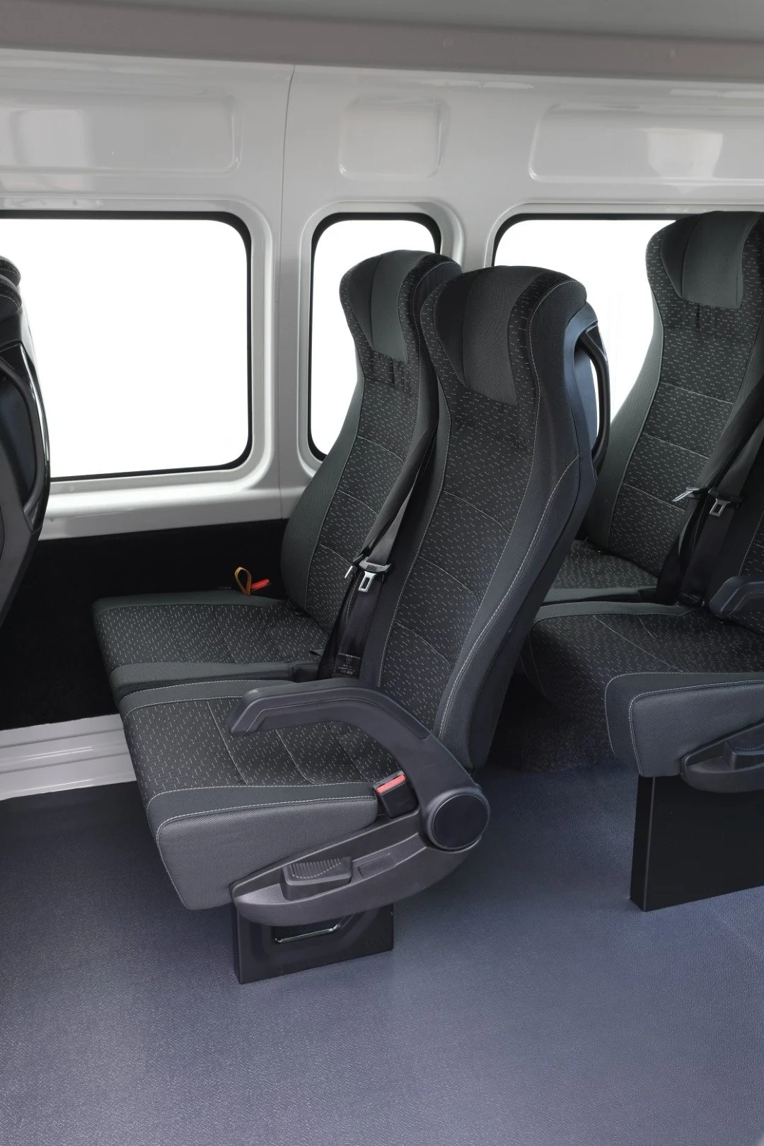 toyota_hiace_zx_van_seats (10).JPG