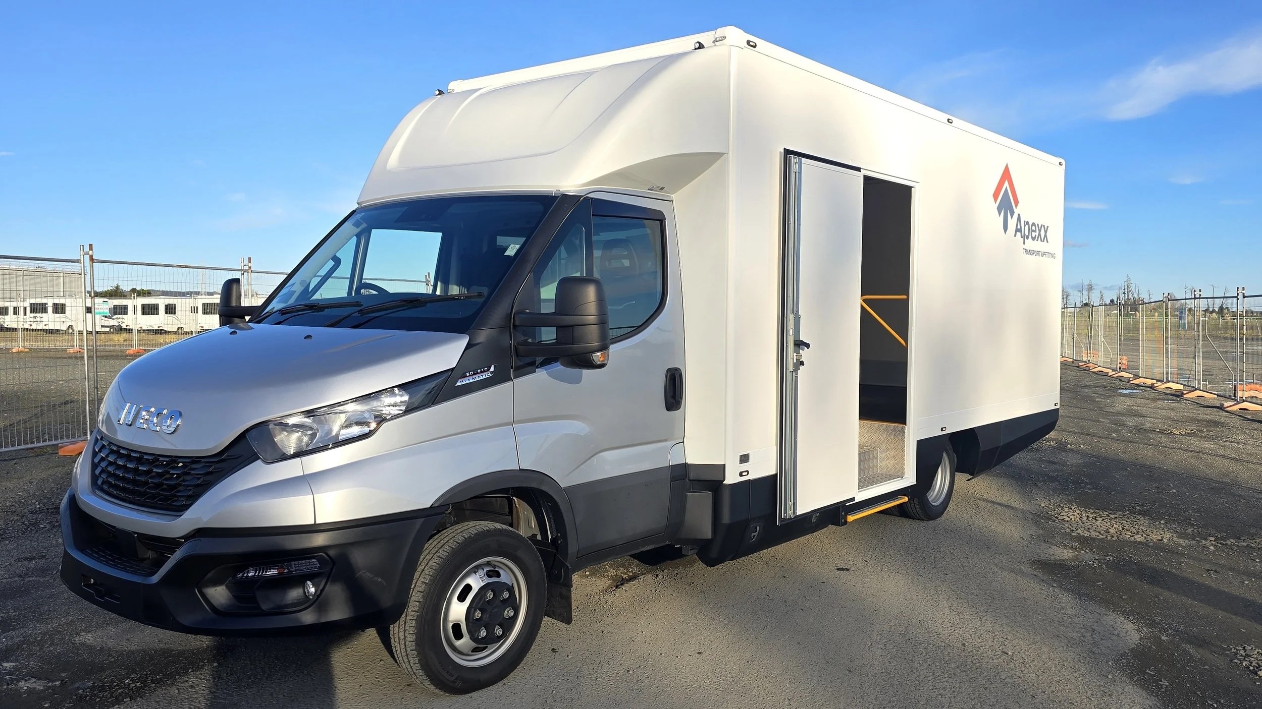 Apexx Iveco mobile showroom 5300 (6).jpg