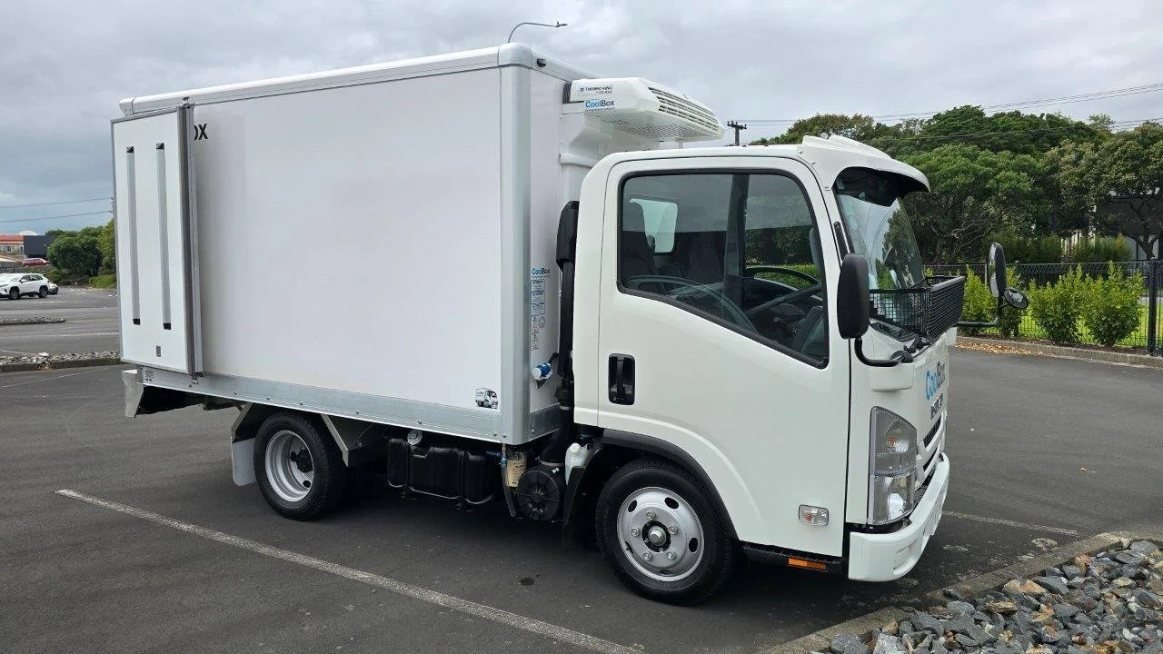 Apexx_CoolBox_Isuzu_NLR250s_demo_c+(4).jpg