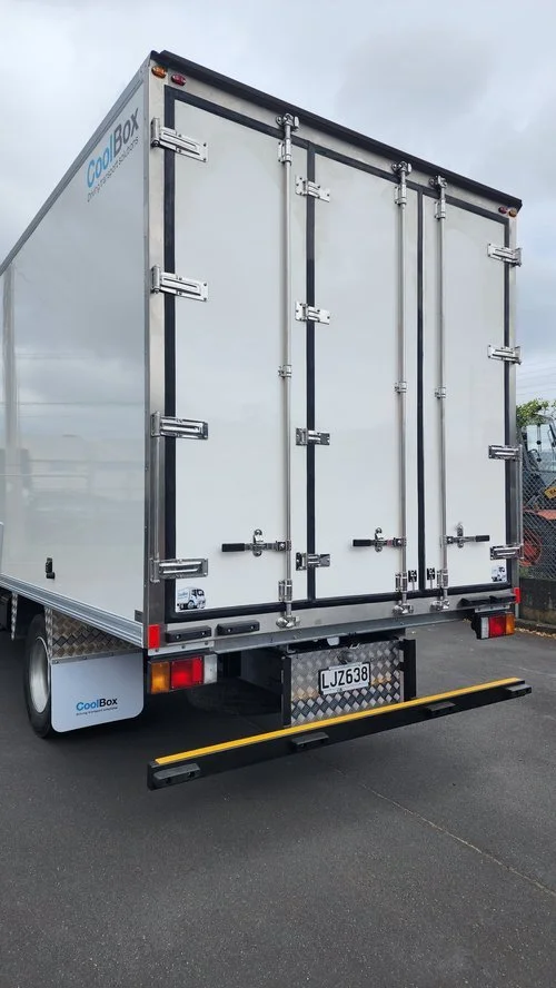 Apexx_Isuzu+FSR+Reefer+Truck+CoolBox+(14).jpg