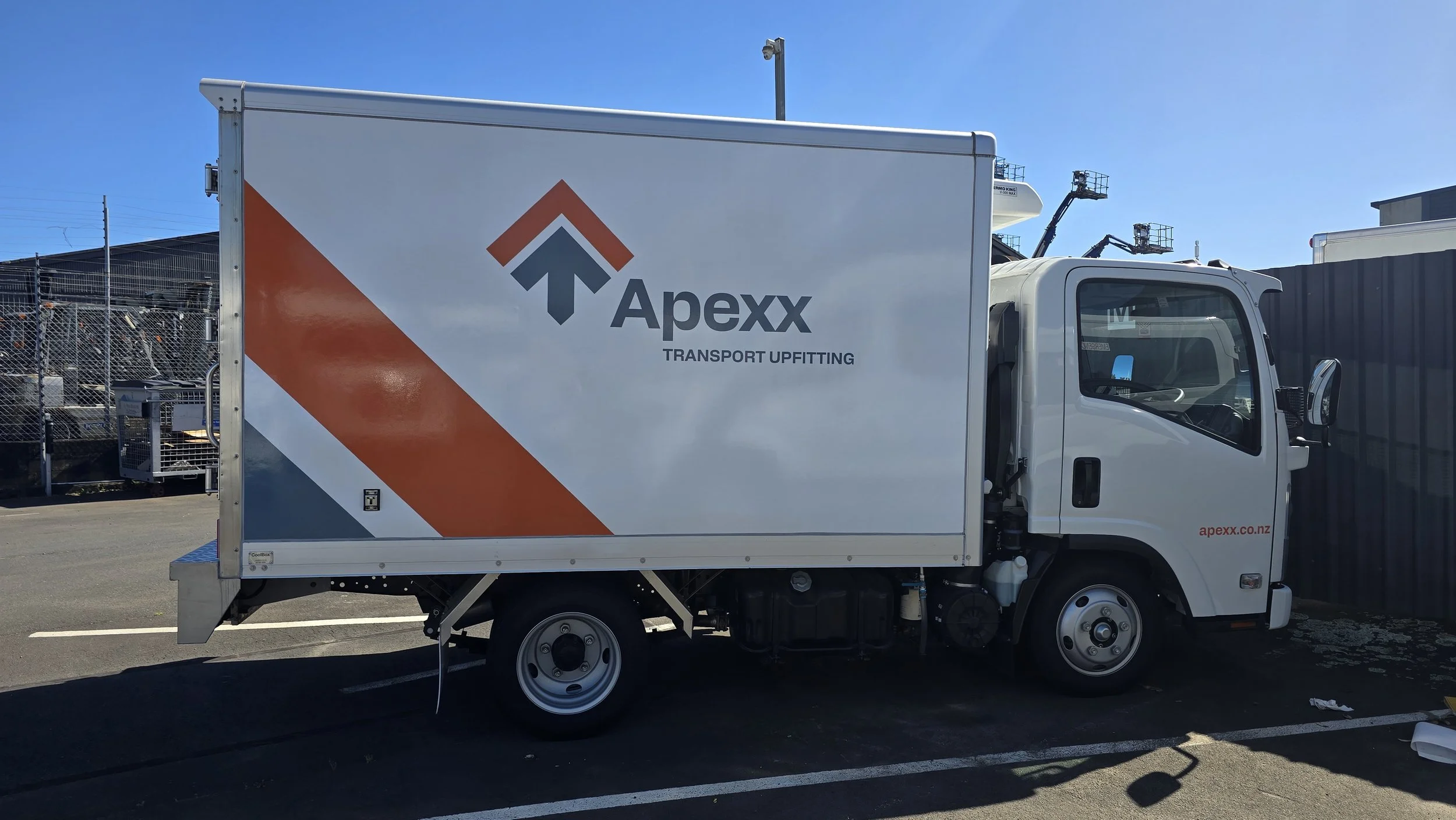 Apexx Isuzu NLR demo truck (1).jpg