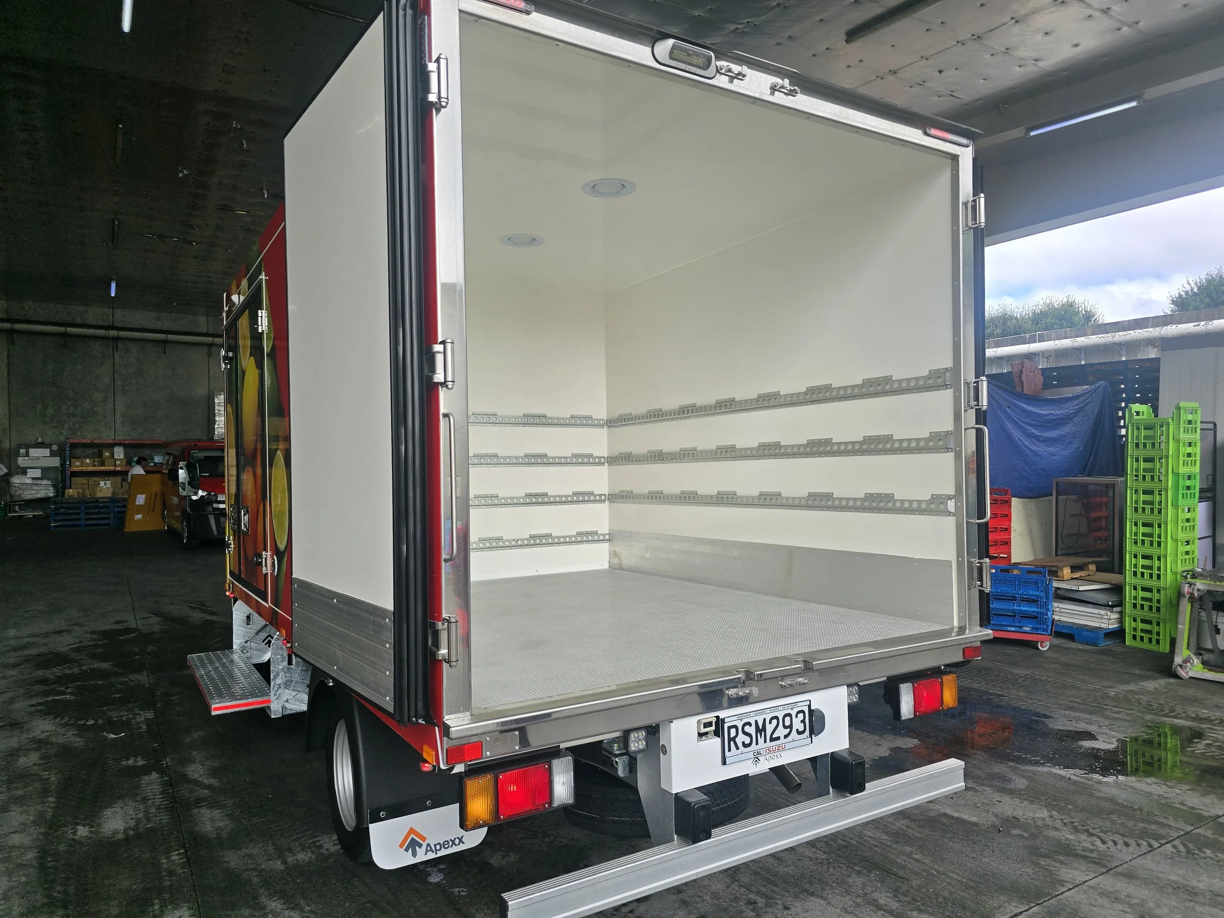 apexx_new_world_supermarket_isothermal_3_zone (8).jpg