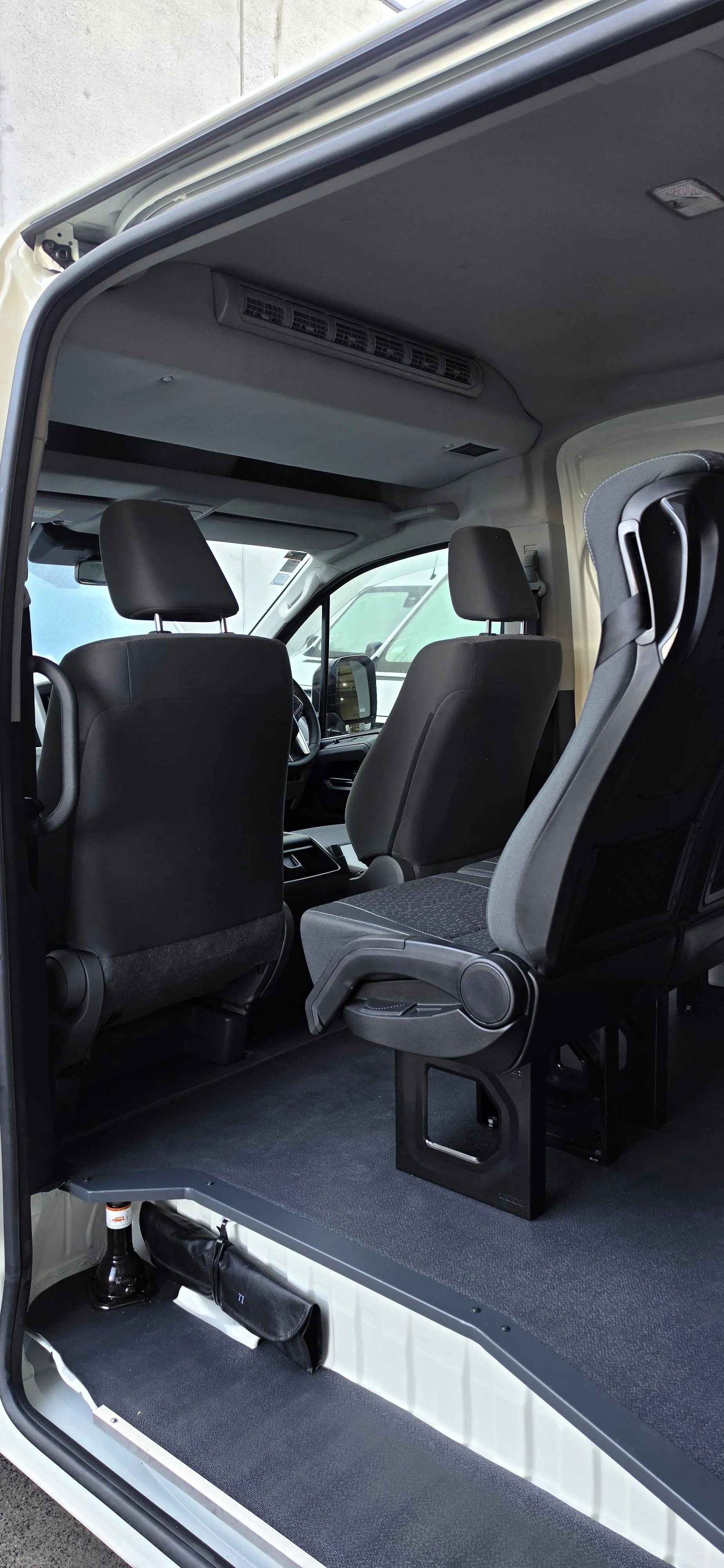 toyota_hiace_zx_van_seats (11).jpg