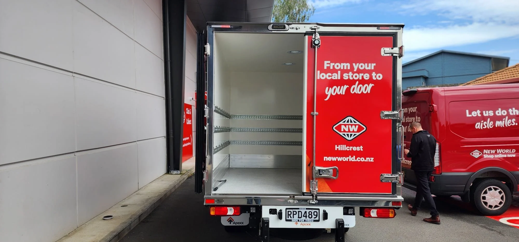 apexx_iveco_daily_new_world_foodstuffs_supermarket_online_delivery_truck (42).jpeg