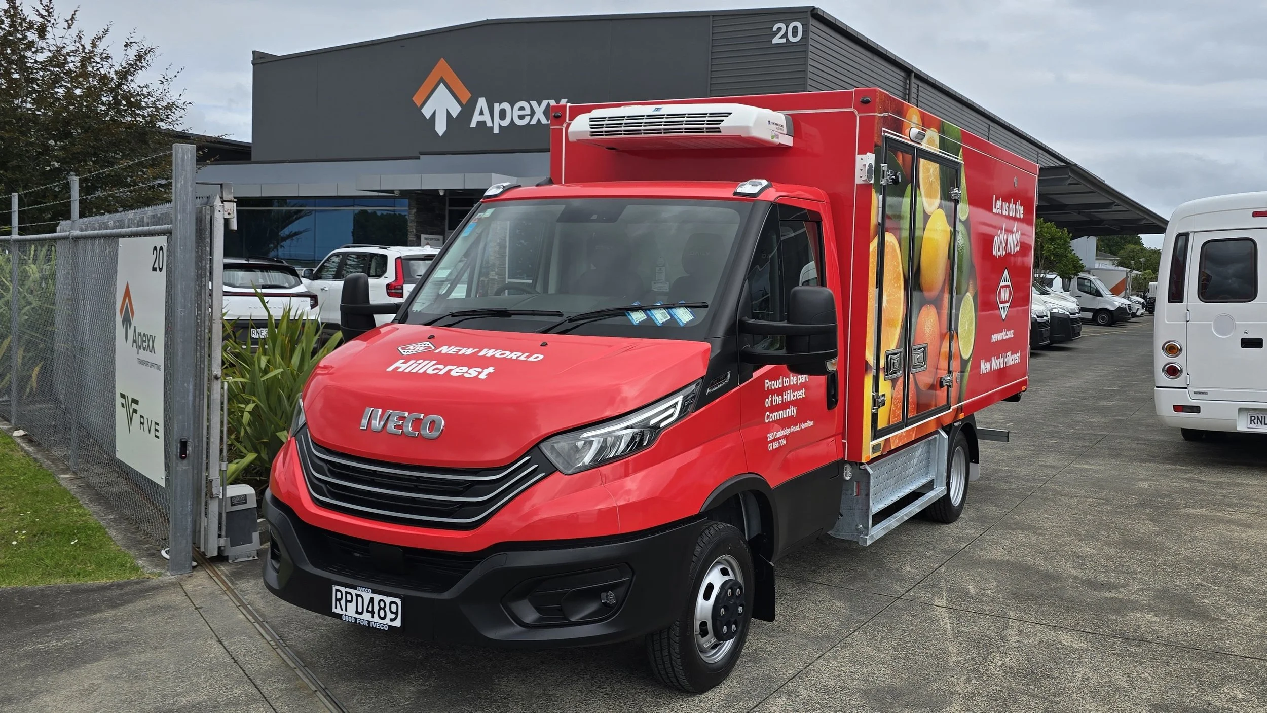 apexx_iveco_daily_new_world_foodstuffs_supermarket_online_delivery_truck_ (3).jpg
