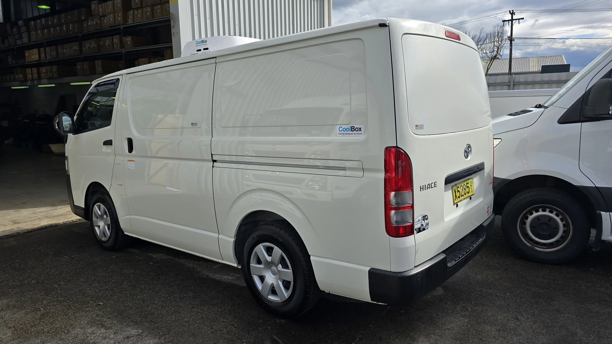 Apexx_CoolBox_Toyota_Hiace_fridge_freezer_chiller_van+(4).jpg