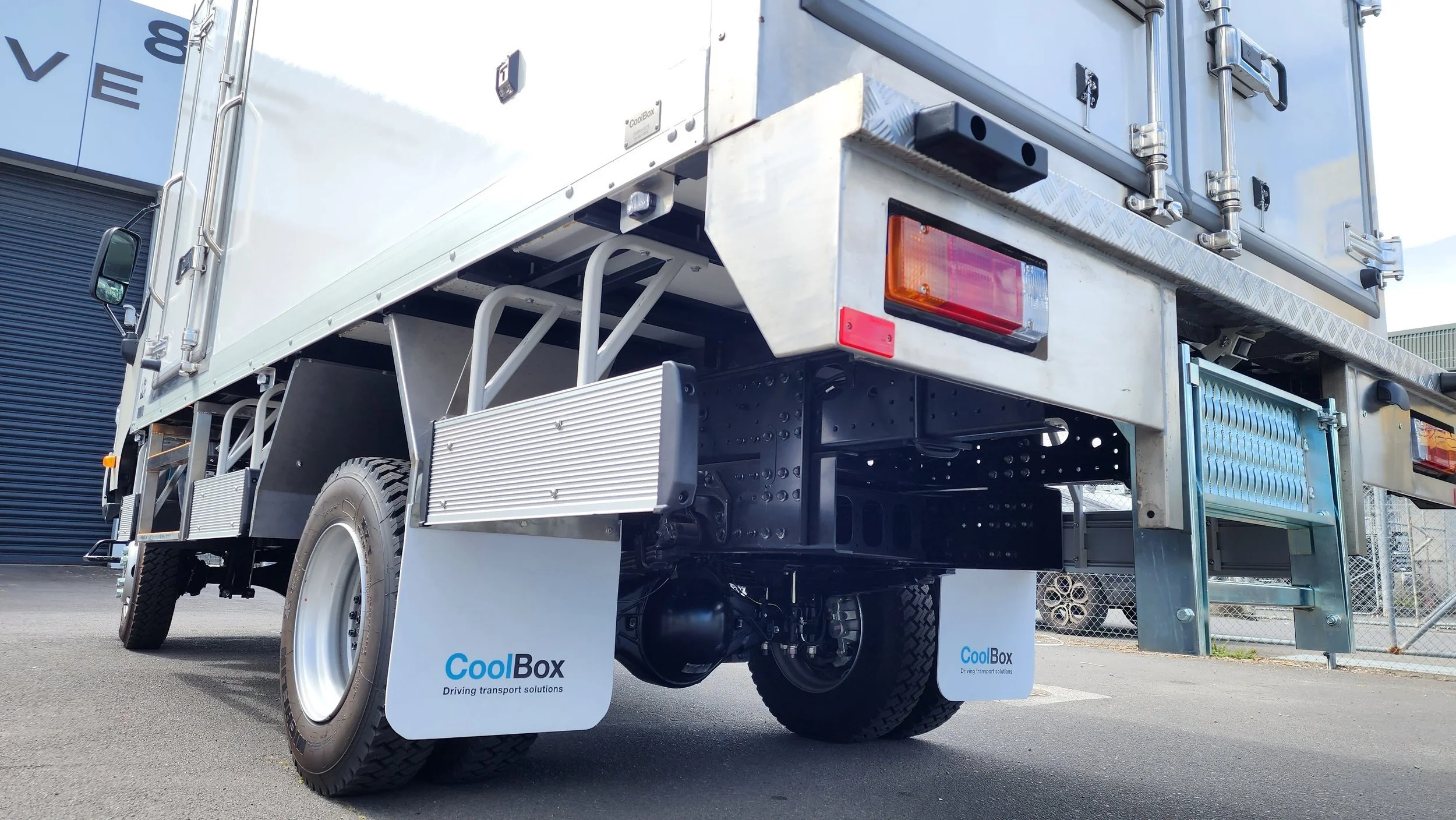 Apexx_hino_817_coolbox+(76).jpg