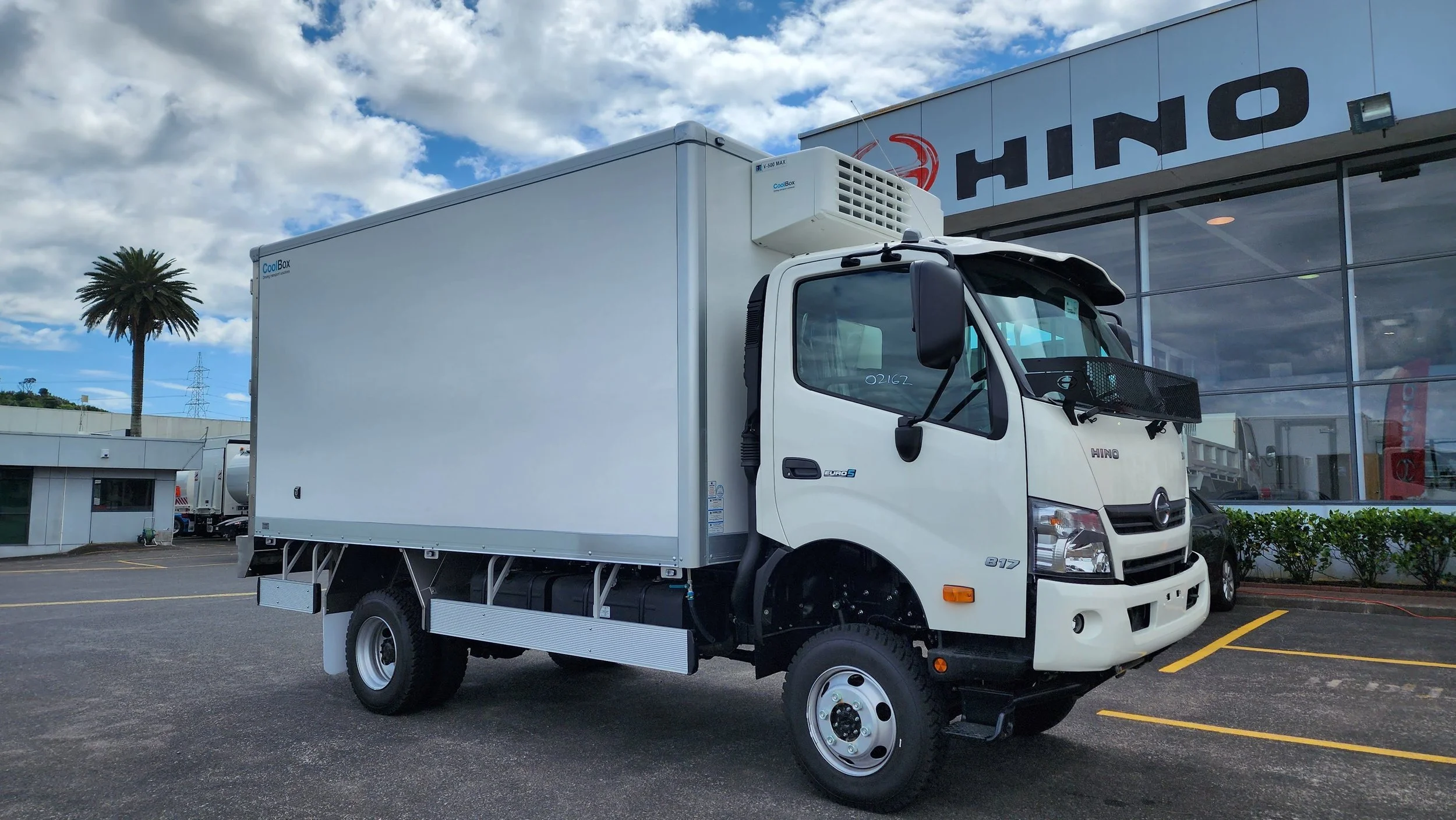 Apexx_hino_817_coolbox+(93).jpg