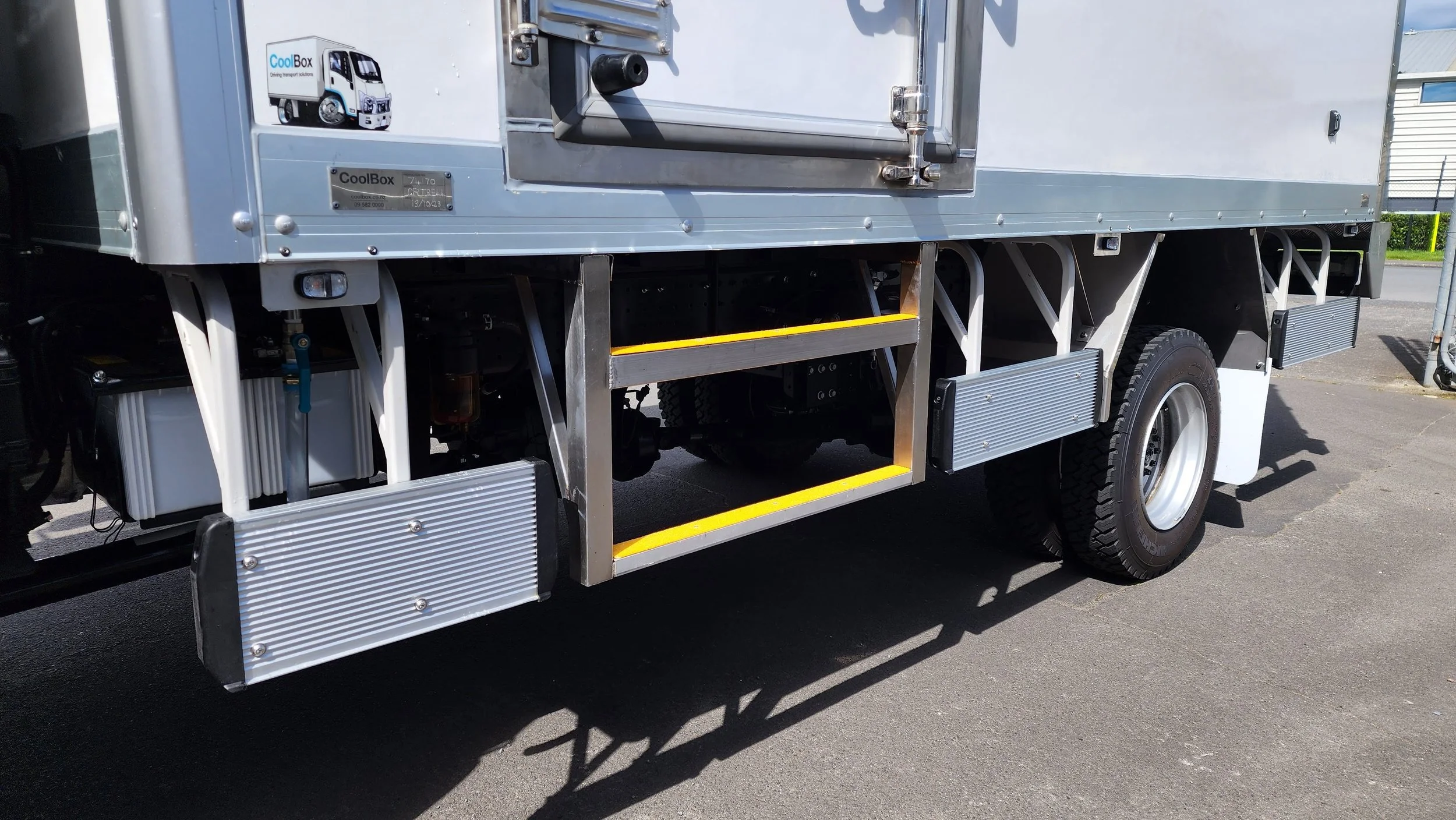 Apexx_hino_817_coolbox+(81).jpg