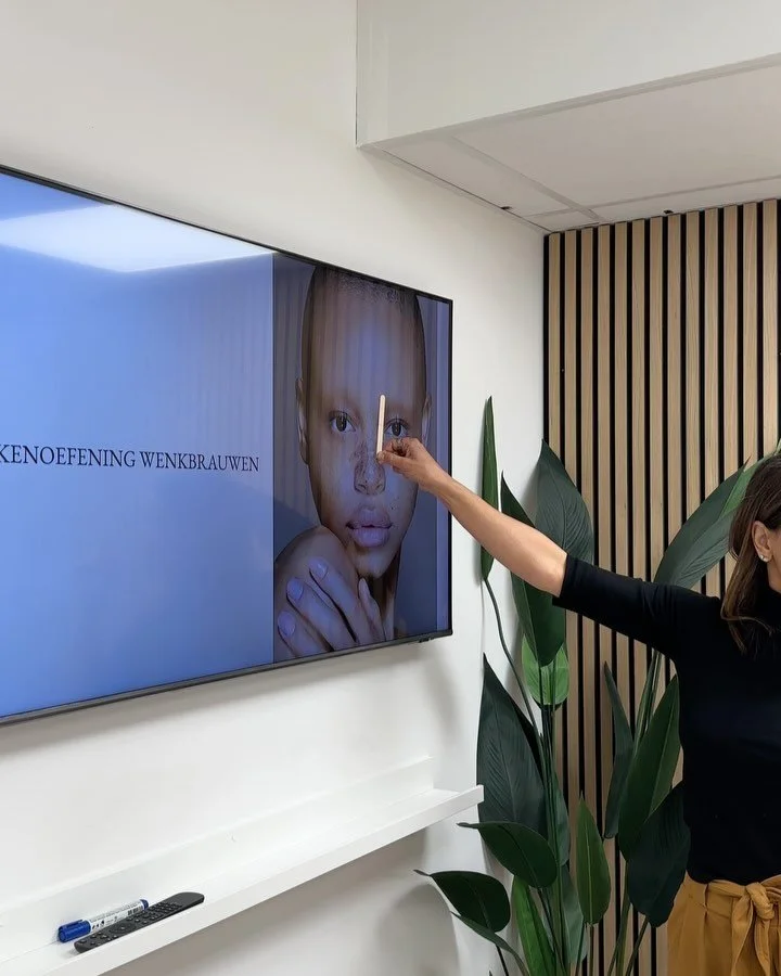 Before we start practicing on models, we always first make sure the students will understand about face morphology, shapes, ethnicities and their client&rsquo;s wishes.

Not every face is the same, as the eyebrows too. With the BrowBible Course, you 