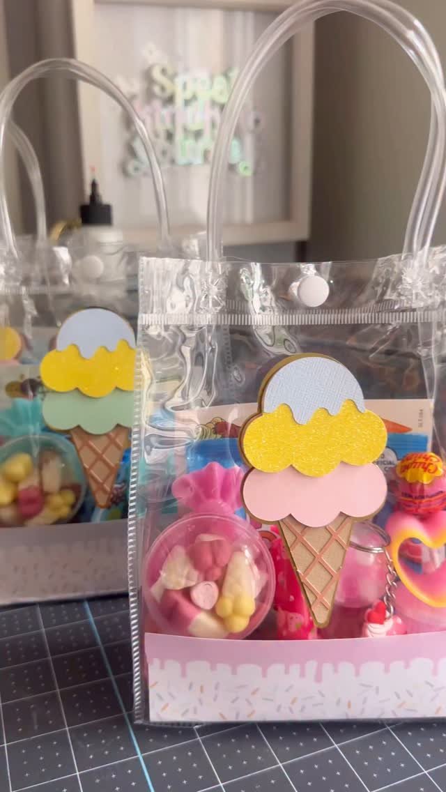 Ice Cream Candy Land Party Bags π¦
You can find the design linked on my Cricut Design Space Profile. I used print then cut for the base and a few layers for the ice creams. Simple but effective π©
Eve had her first ever big party with all her scho