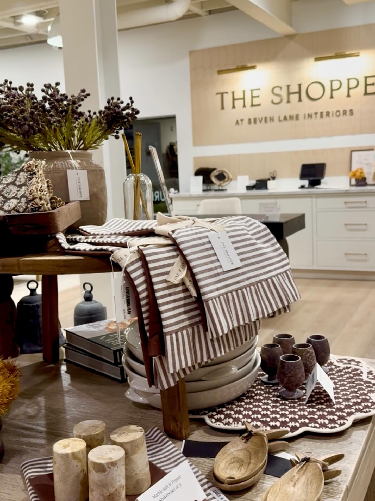 🍂 Cozy vibes, tasty samples, and a $50 gift card up for grabs!
Swing by The Shoppe&rsquo;s Fall Open House today, 10&ndash;7. Come browse, sip, snack &amp; celebrate the season with us! ✨