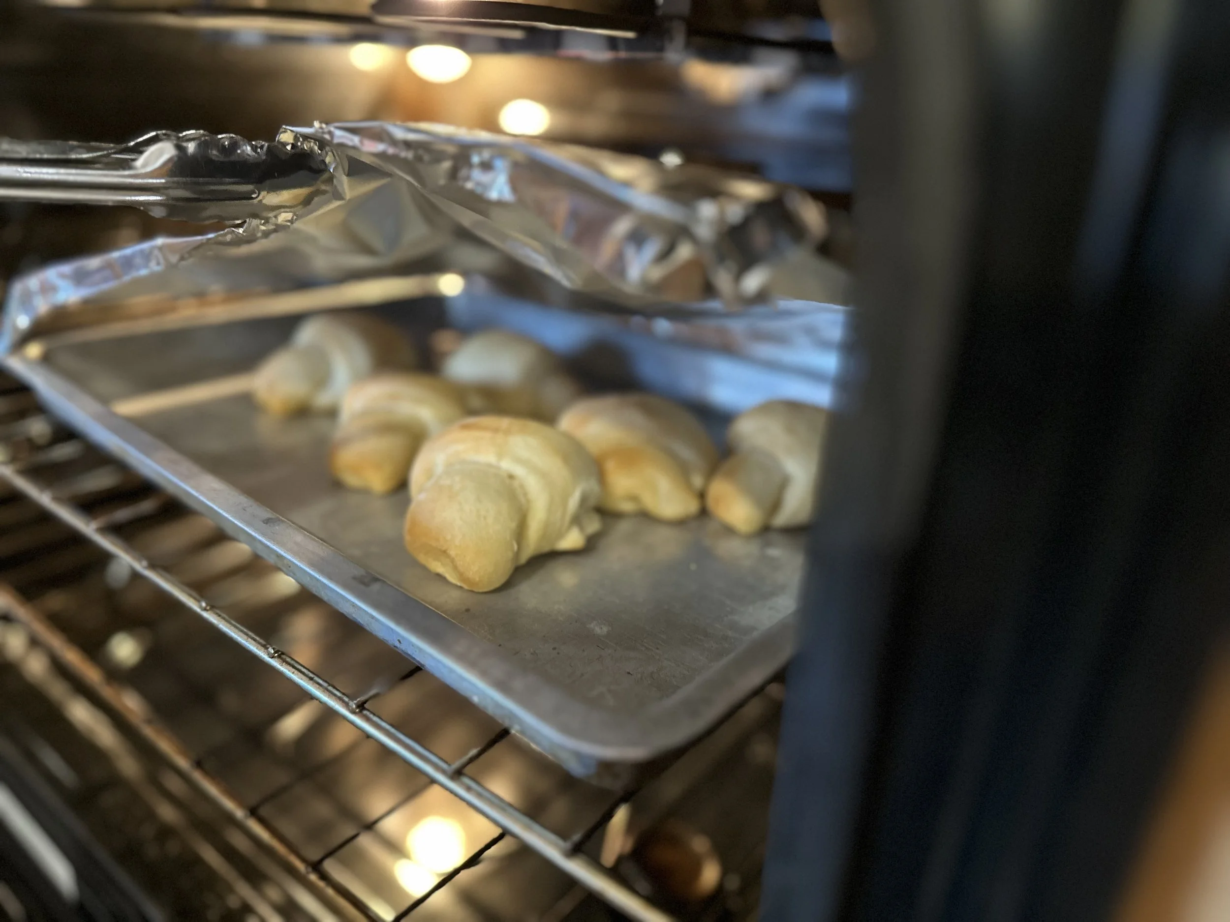 How to prepare frozen rolls for eating