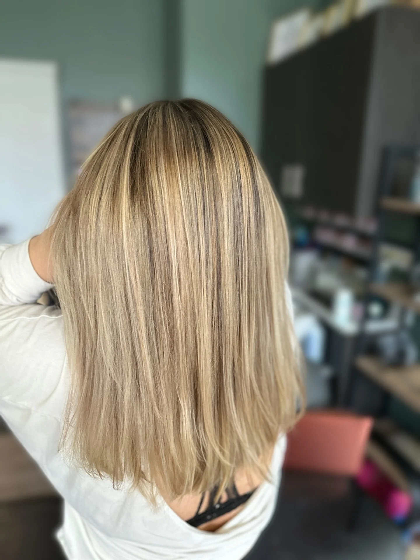 This lived-in blonde look isn&rsquo;t just gorgeous&mdash;it&rsquo;s designed to last. With a rooty blend like this, she won&rsquo;t need to lighten her ends for another 9&ndash;12 months!

If you&rsquo;re craving a blonde that feels fresh and grows 