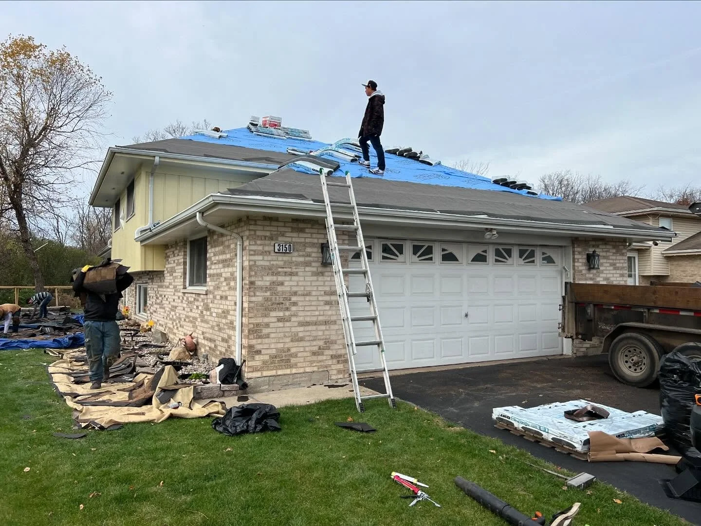 Looking Good! #newroof #accelpublicadjusters #approved #accelexteriors #ikodynasty #ikodynastyatlanticblue #goodjob