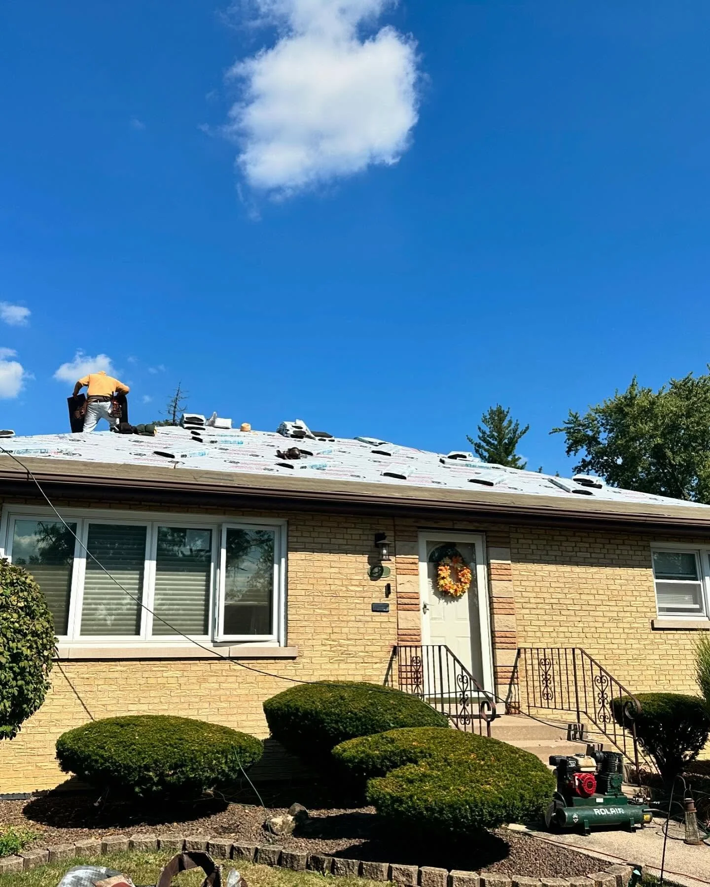 Roof Construction #accelpublicadjusters #accelexteriors #iko #ikodynasty #goodbyeoldroof #newroof