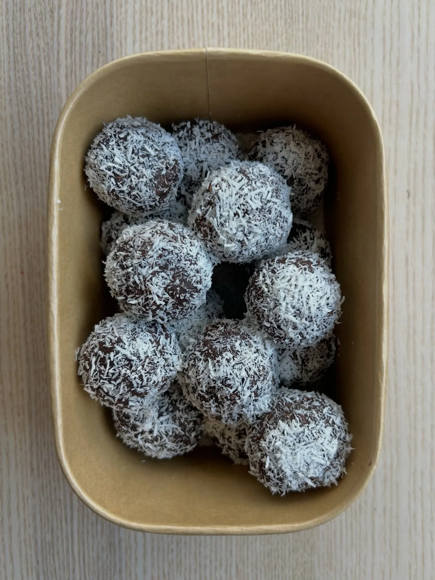 Yes, we do snacks too! 
Say hello to our Collagen Cacao Bliss Balls, featuring organic cacao powder, coconut, almonds and sweetened with dates. 

Add these to your order for some extra fuel throughout the week! 

#vancouverpersonalchef #vancouvermeal